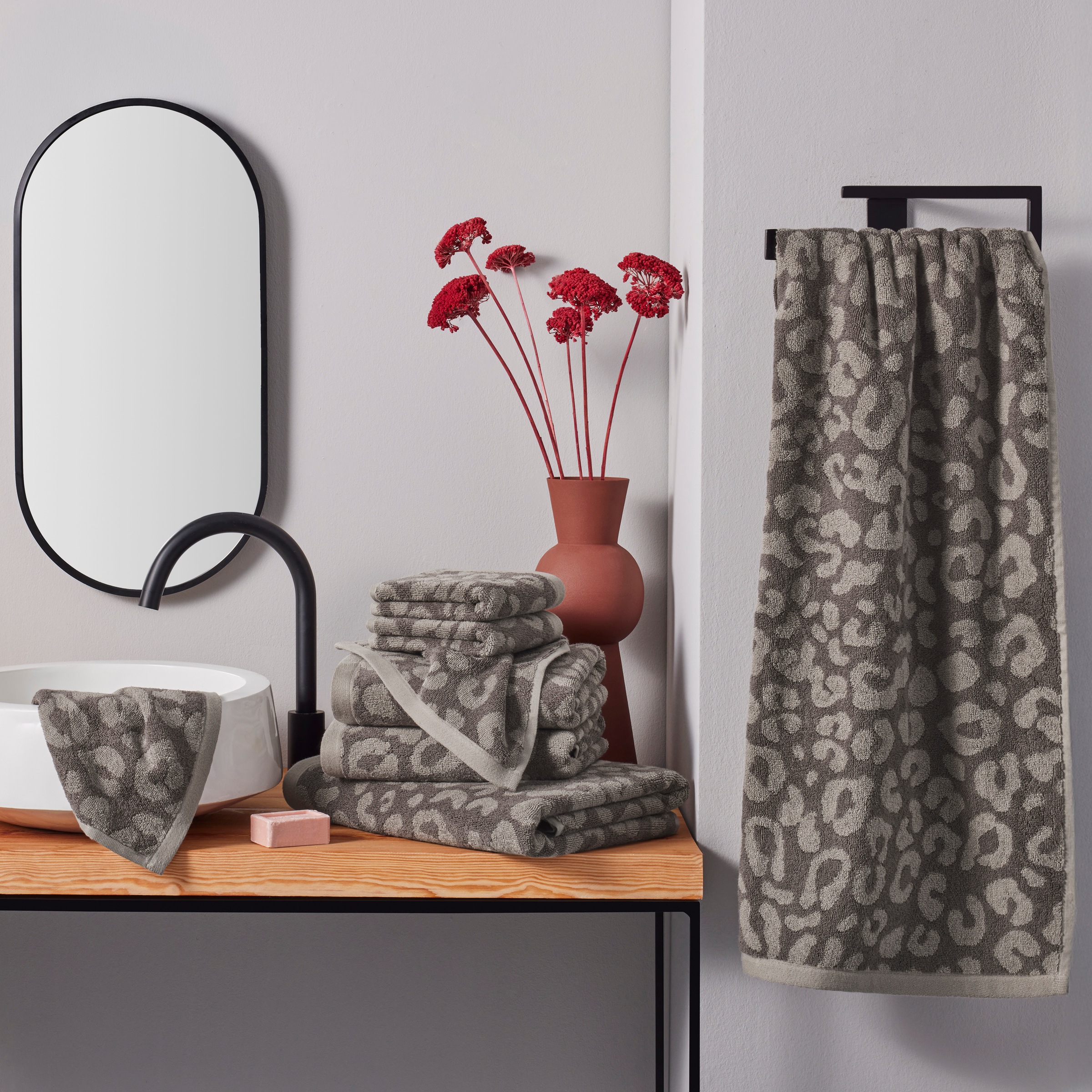 OTTO home Handtuch Set "Regona Leo, 8 tlg. Set, Premium Handtücher, 100% Baumwolle, 550 gr/m²" 8 Frottier Animal Print, Duschtücher, Handtücher, Gästetücher, Seiftücher