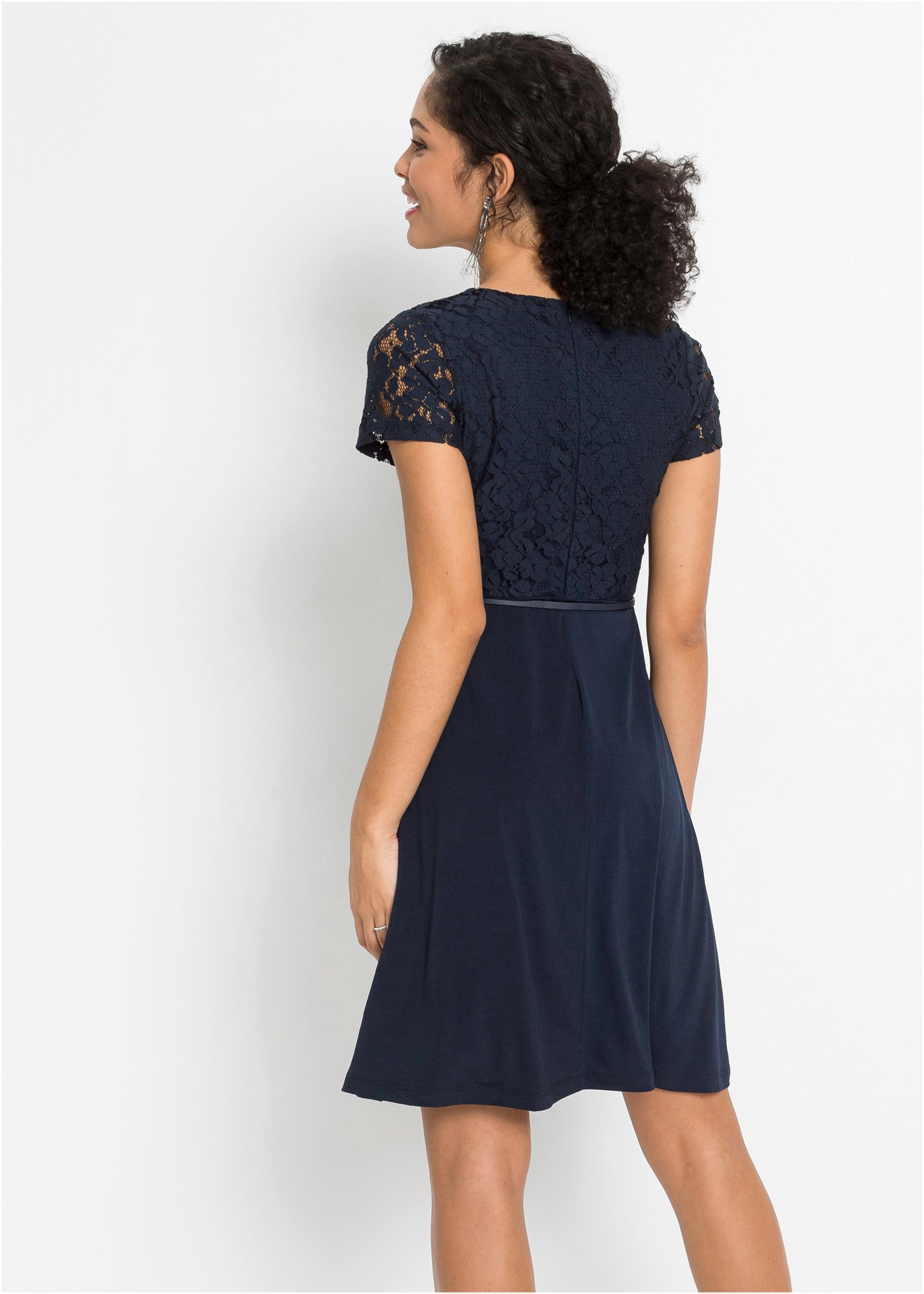 bonprix Minikleid festlicher Stil, mit kurzem Arm, ausgestellte Passform