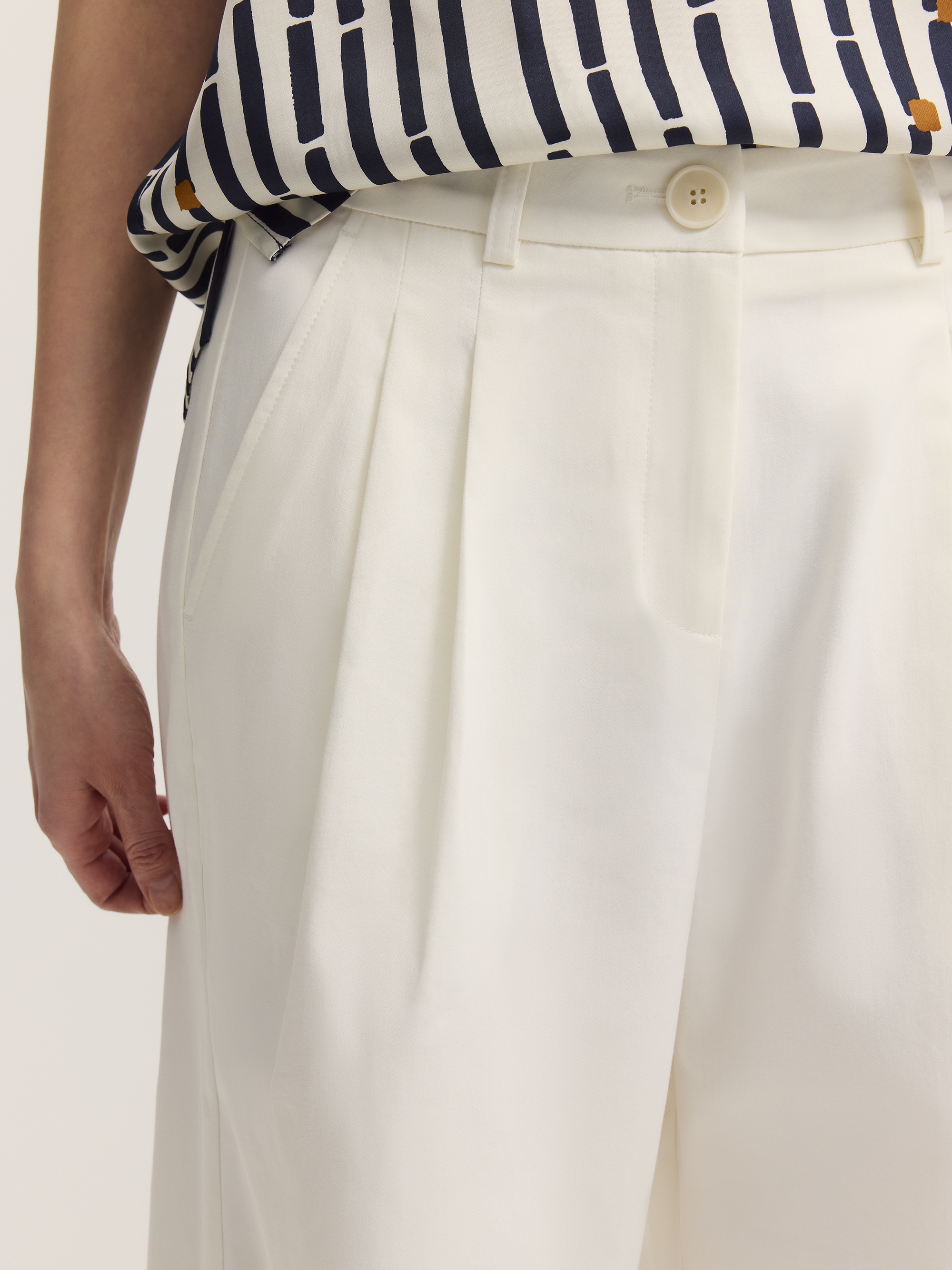 bugatti Chinohose »Gerader Beinverlauf«  mit doppelter Bundfalte