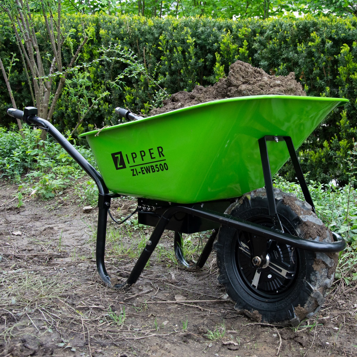 ZIPPER Motorschubkarre, ideal für den Transport von Schüttgütern rund um Haus, Hof und Garten