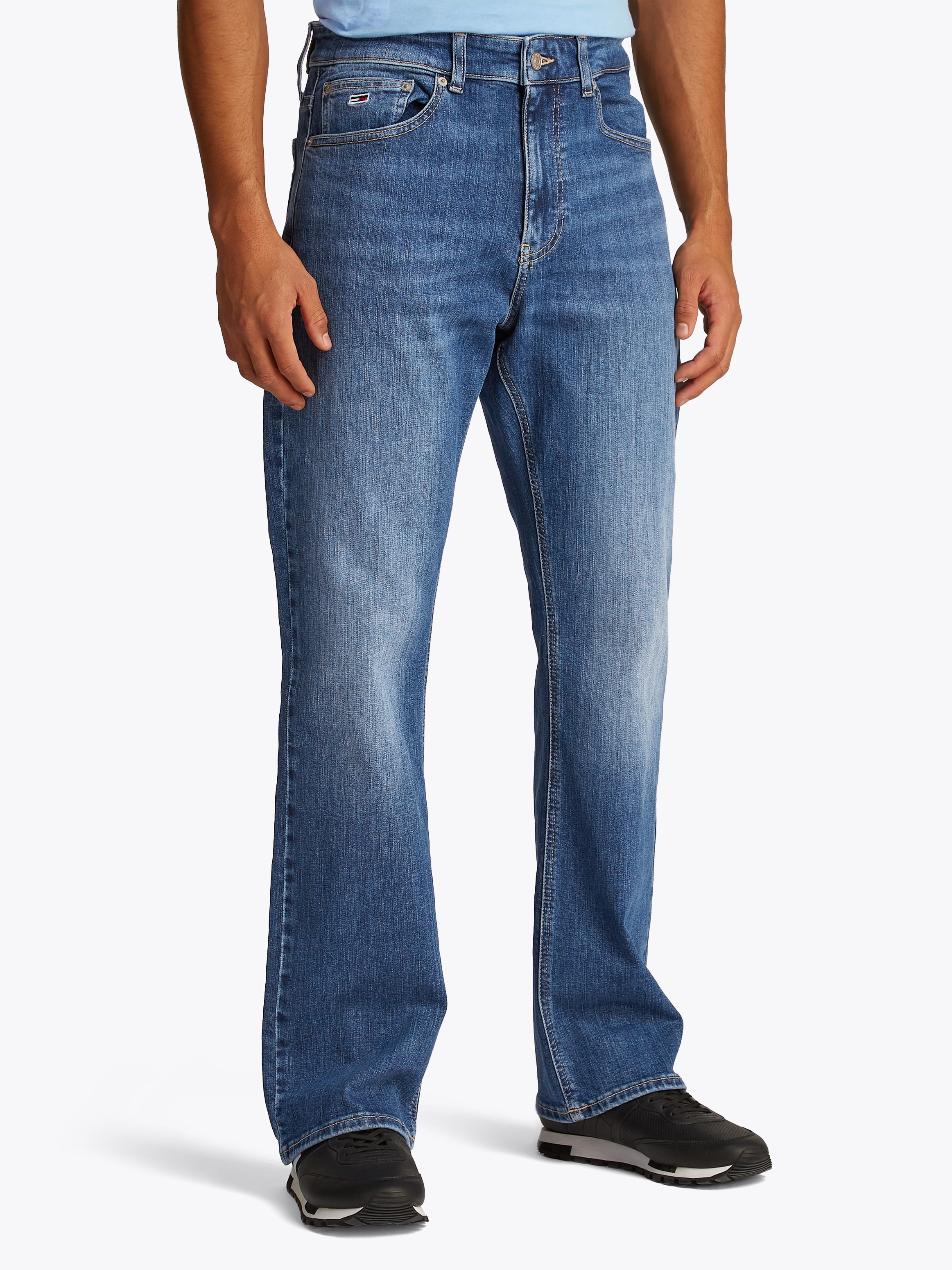 Bootcut-Jeans, in blauer Waschung