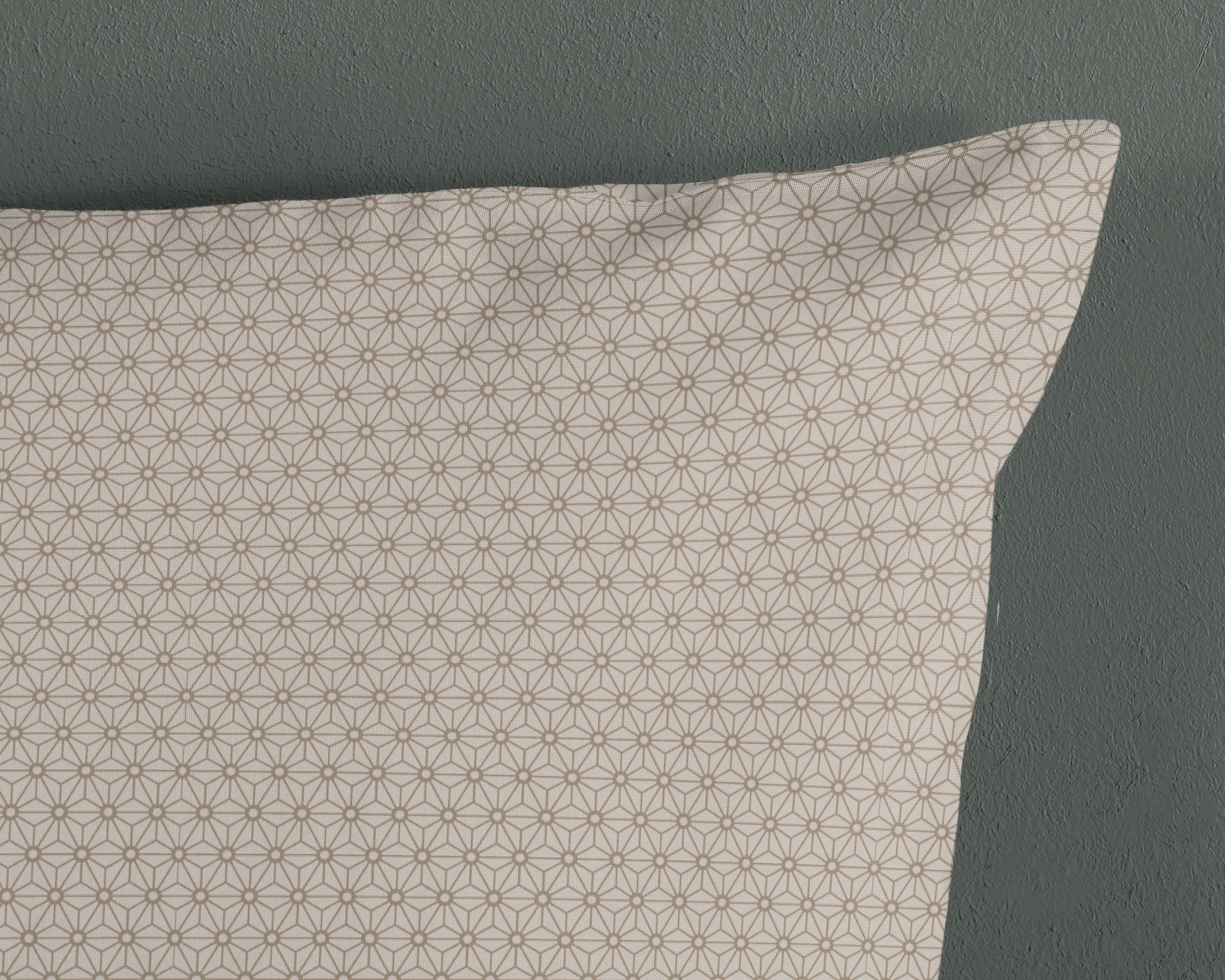 hip Wendebettwäsche »Alrune« 3 Stk. tlg. Satin, Reißverschluss, Wendeoptik, Mandala, Blätter, grau, sand