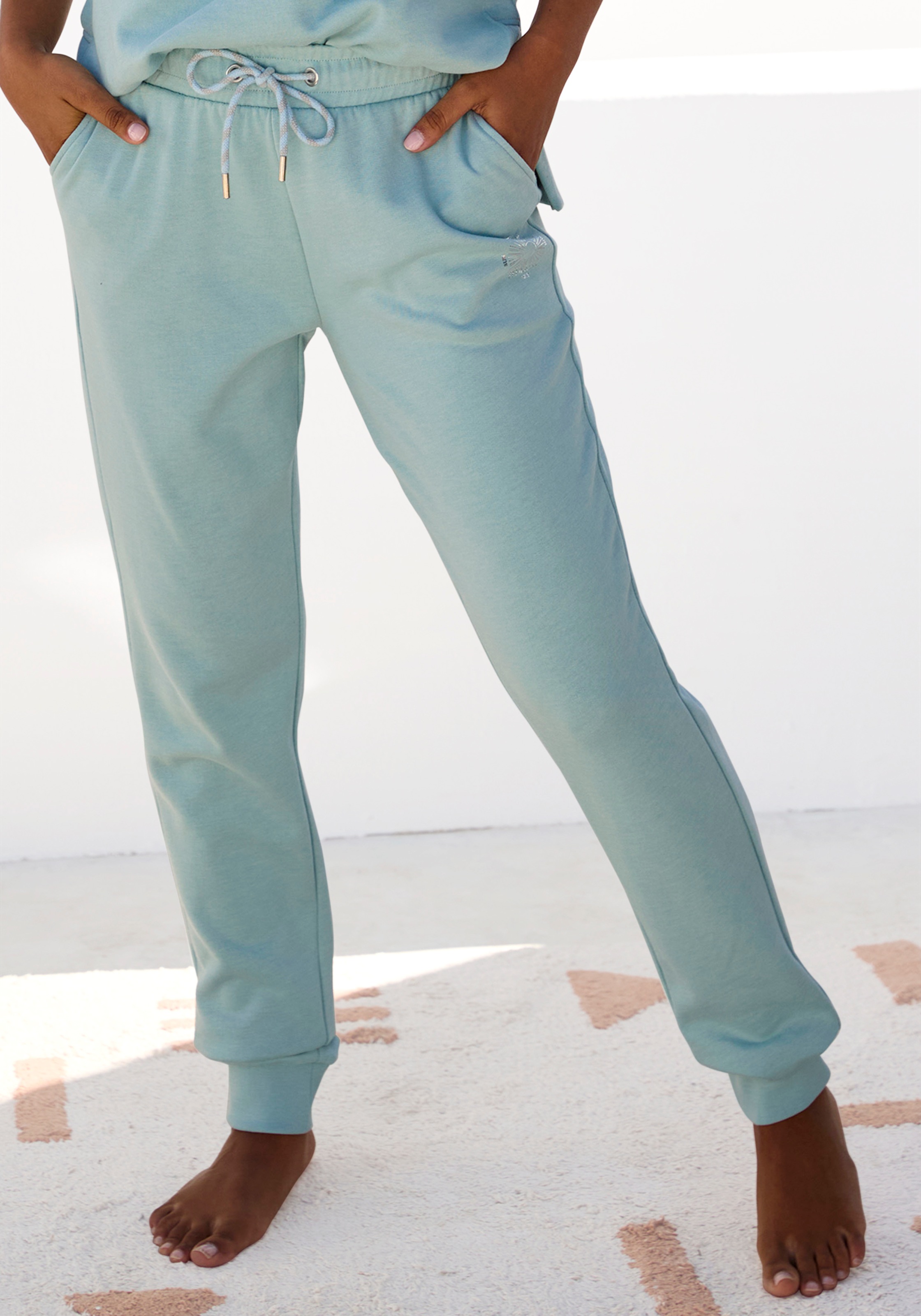 Buffalo Sweathose Loungehose mit seitlichen Taschen und kleinem Druck, Loun günstig online kaufen