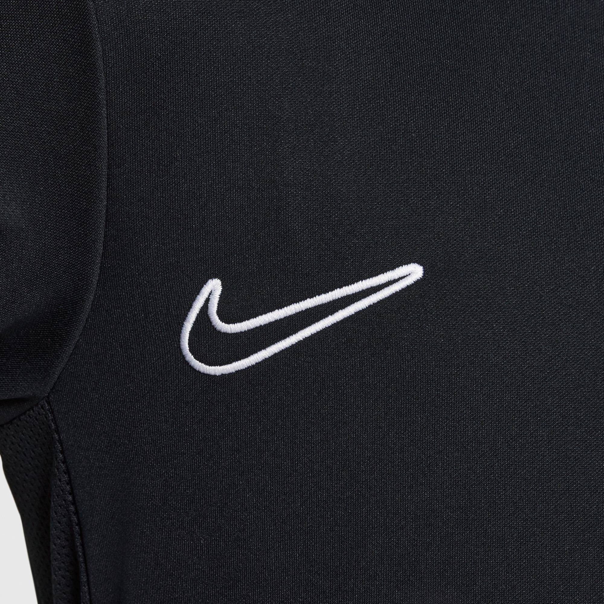 Nike Trainingsshirt »K NK DF ACD25 DRIL TOP -PD« für kühleres Wetter, mit Daumenöffnungen an den Bündchen