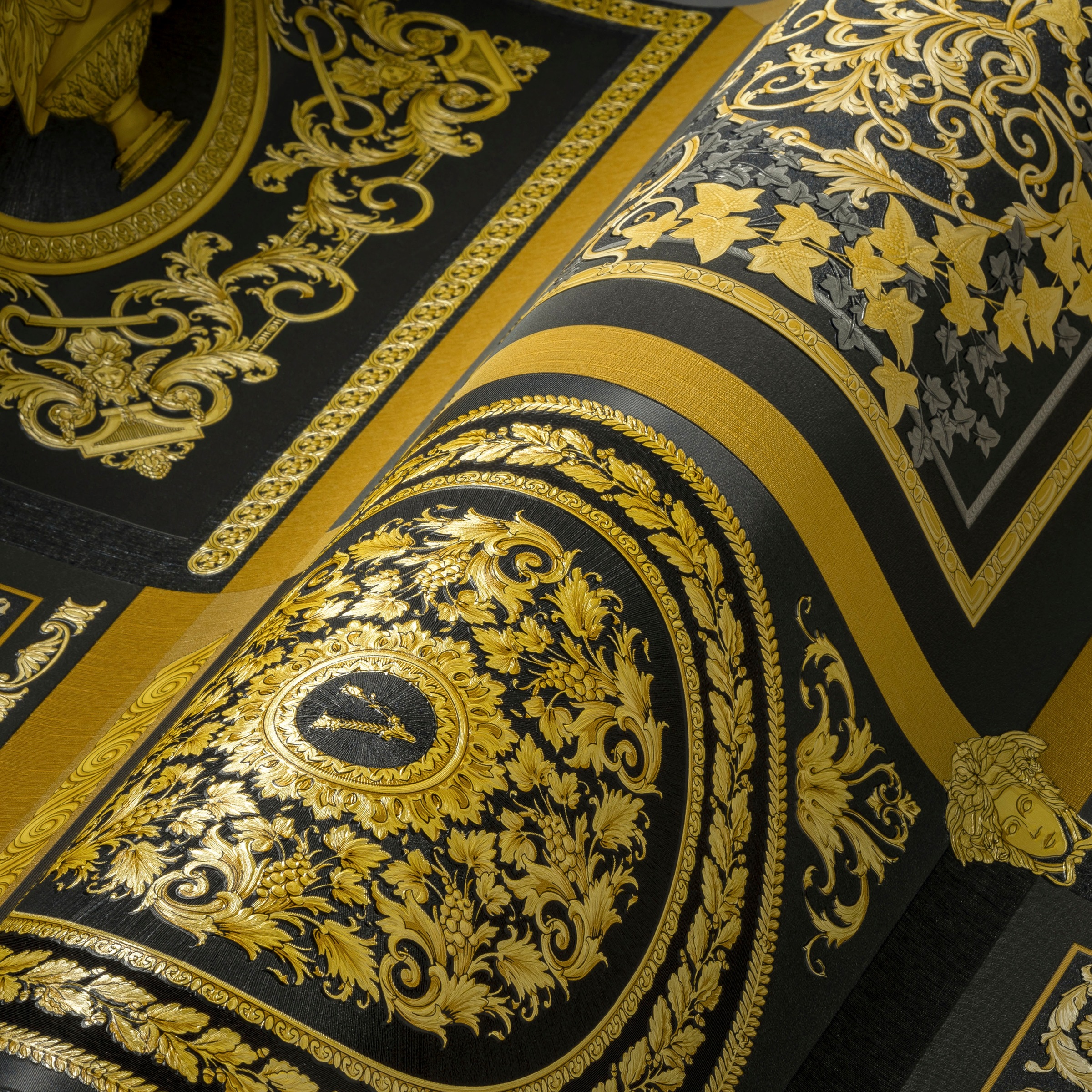 Versace Vliestapete »Wallpaper Versace 5 Design Patchwork«, leicht glänzend-gemustert-abstrakt, auffallende Fliesen-Tapete Tapeten Wohnzimmer Schlafzimmer Küche Optik