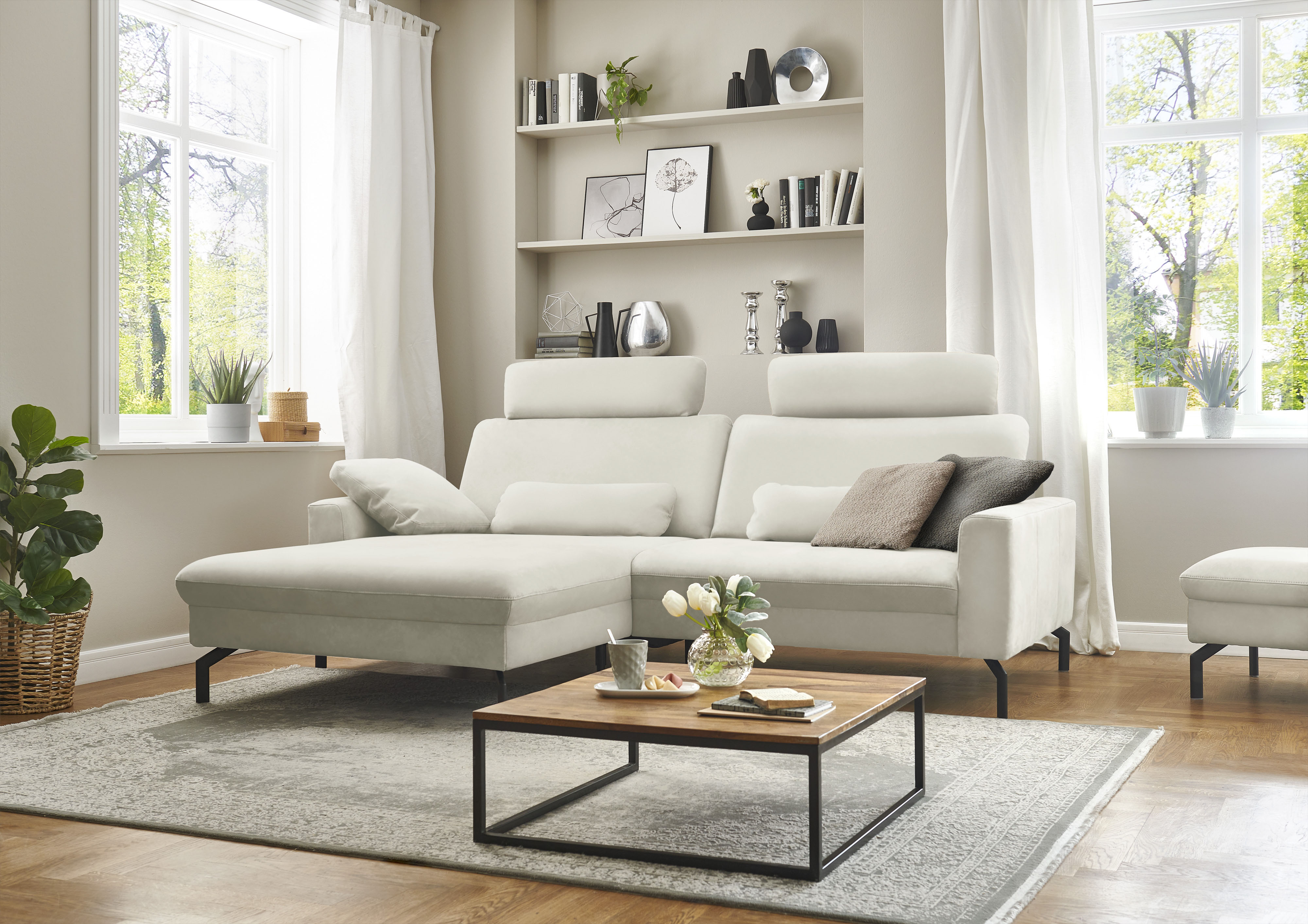 Thumbnail - Die PlanBar Ecksofa "PN-EM20028 L-Form mit Kopfstützen", wahlweise mit motorischem Canape
