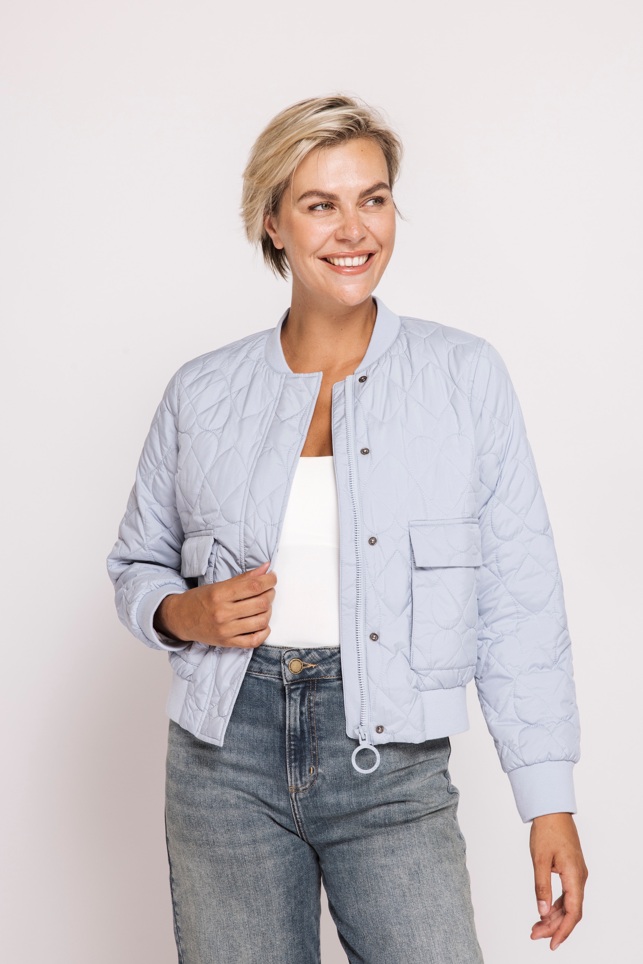 Zhrill Kurzblazer "ZHJULIE PADDED" moderner Blouson-Look, mit Steppung, aus Polyester
