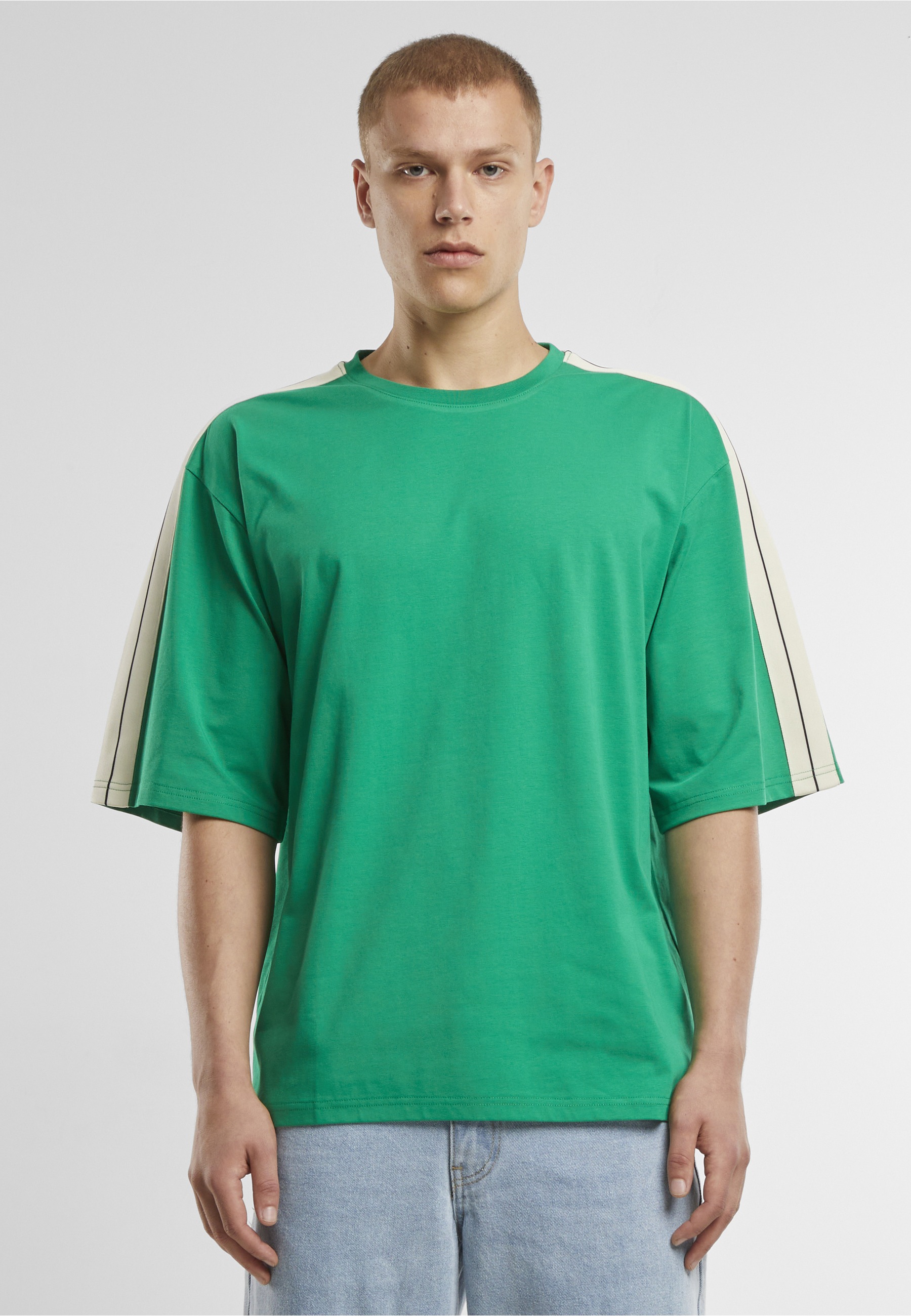 URBAN CLASSICS Sweatshorts »Urban Classics Tennis Core Tee«