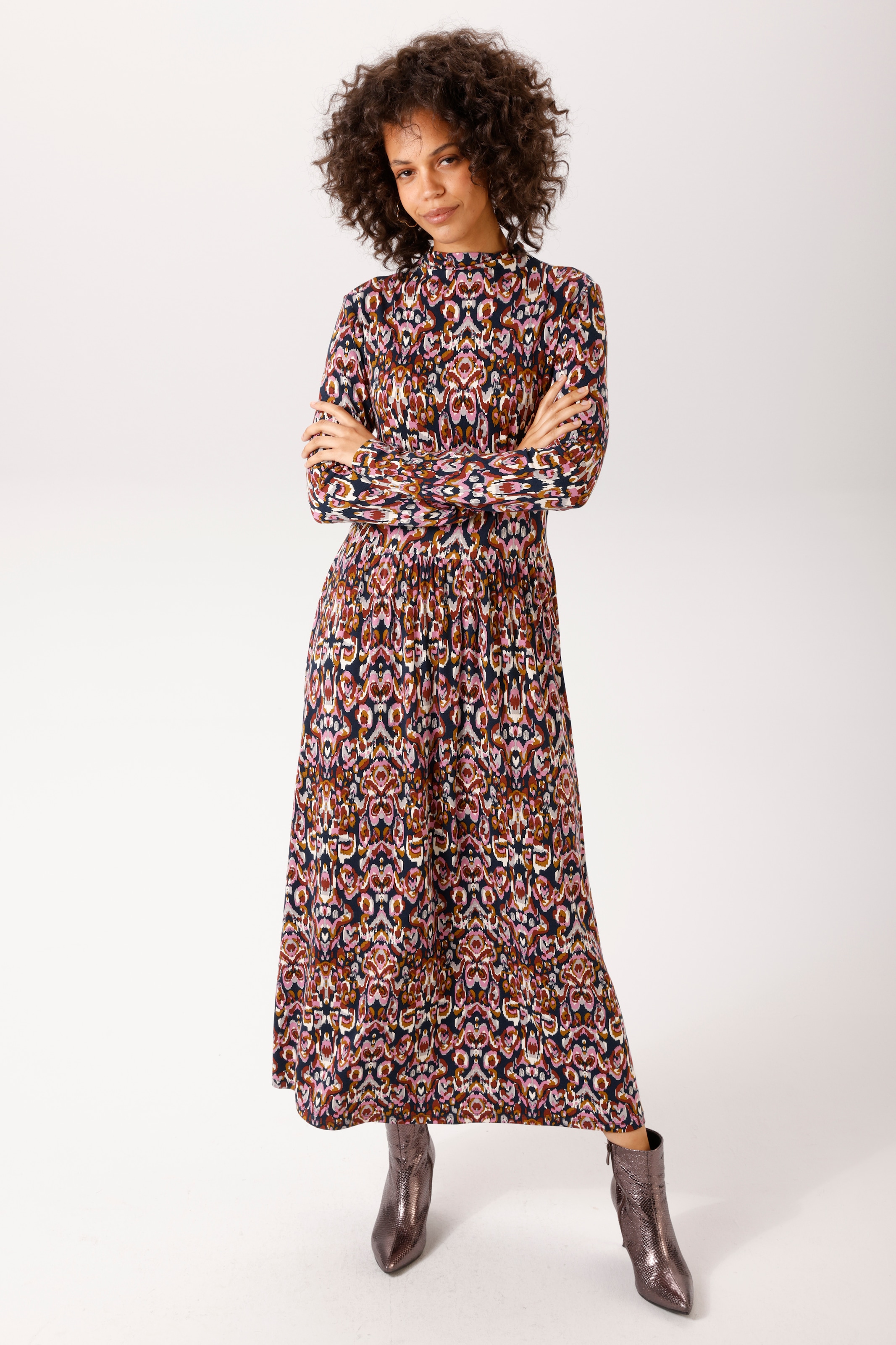 Aniston CASUAL Jerseykleid mit trendfarbenem, grafischen Druck - NEUE KOLLEKTION