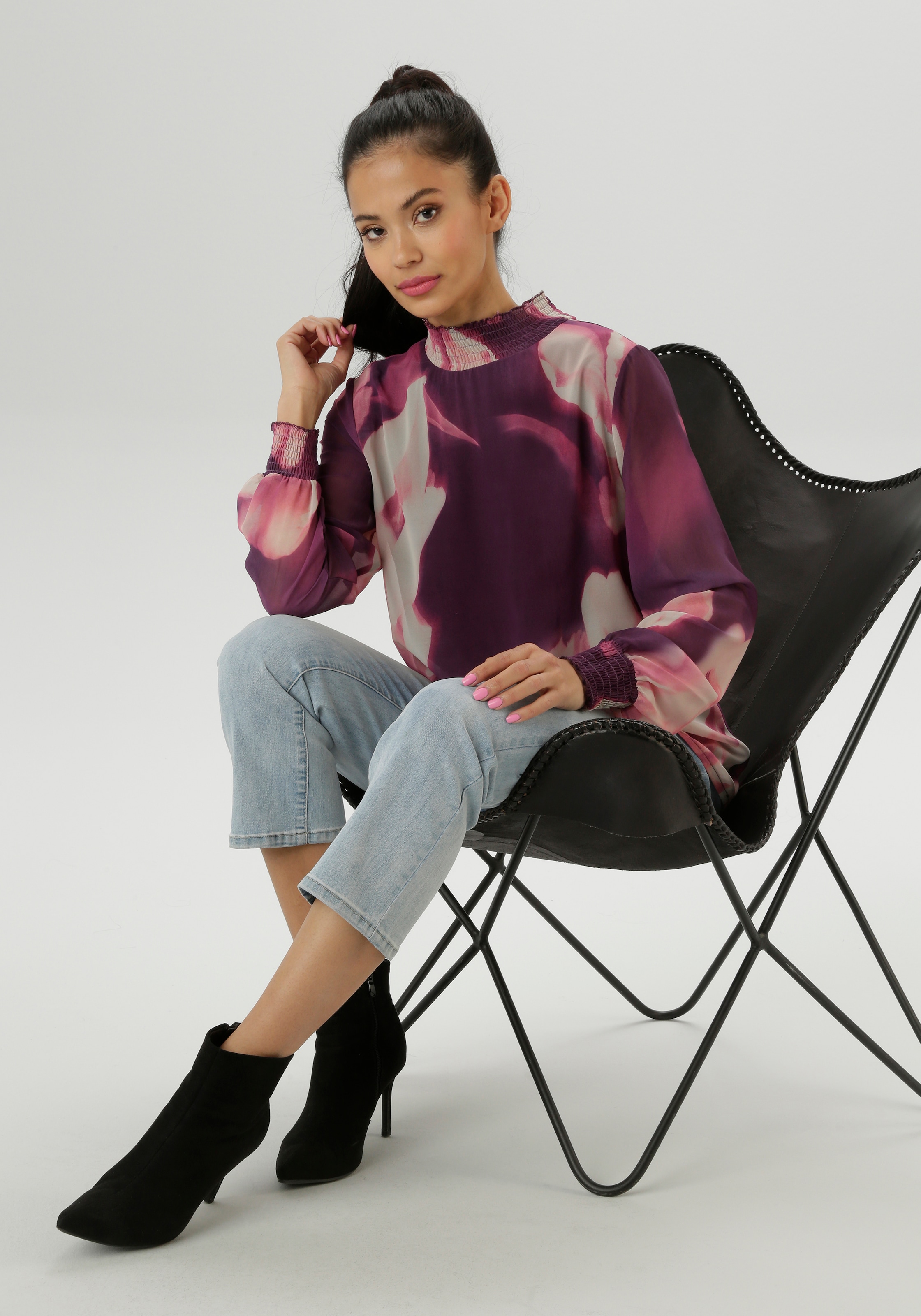 Aniston SELECTED Chiffonbluse, mit modernen, fantasievollen Batik-Blütendruck - NEUE KOLLEKTION