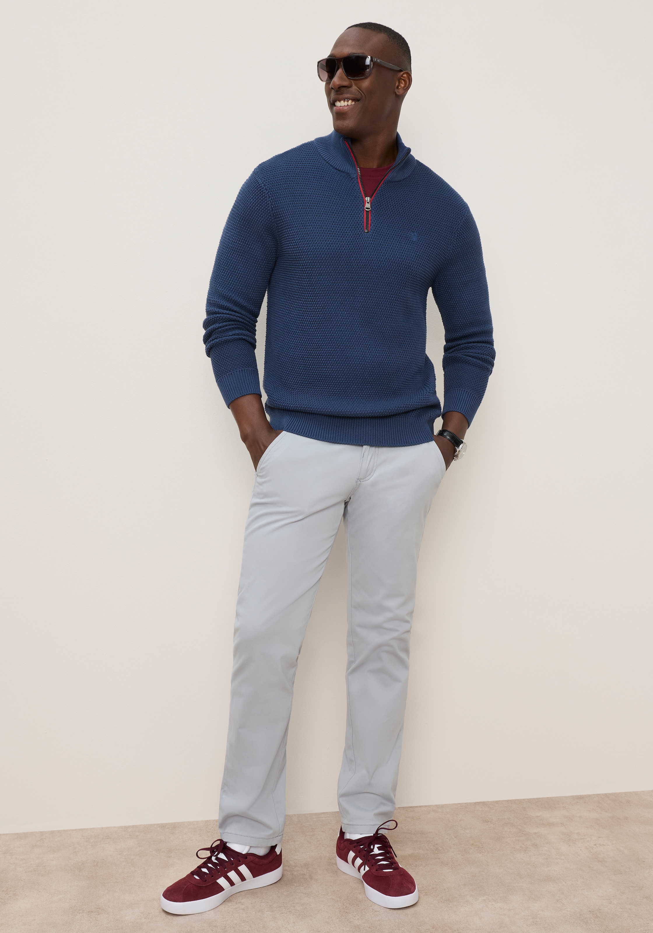 DELMAO Troyer "Neue Kollektion Highlight Kontrast- Reißverschluß" aus Strickmaterial, Regular Fit, mit Label-Applikation