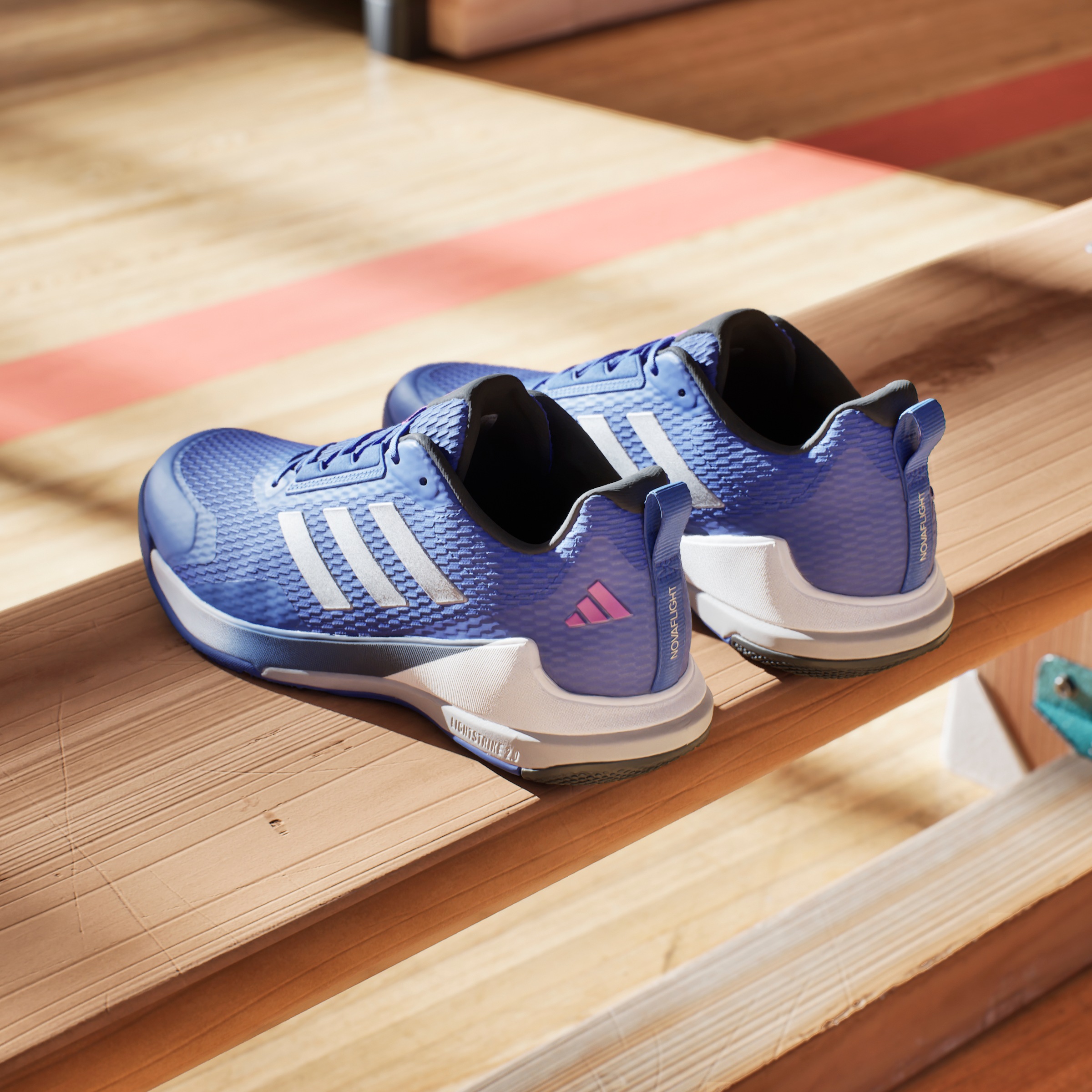 adidas Performance Hallenschuh »NOVAFLIGHT 2 INDOOR«, besonders geeignet für Volleyball