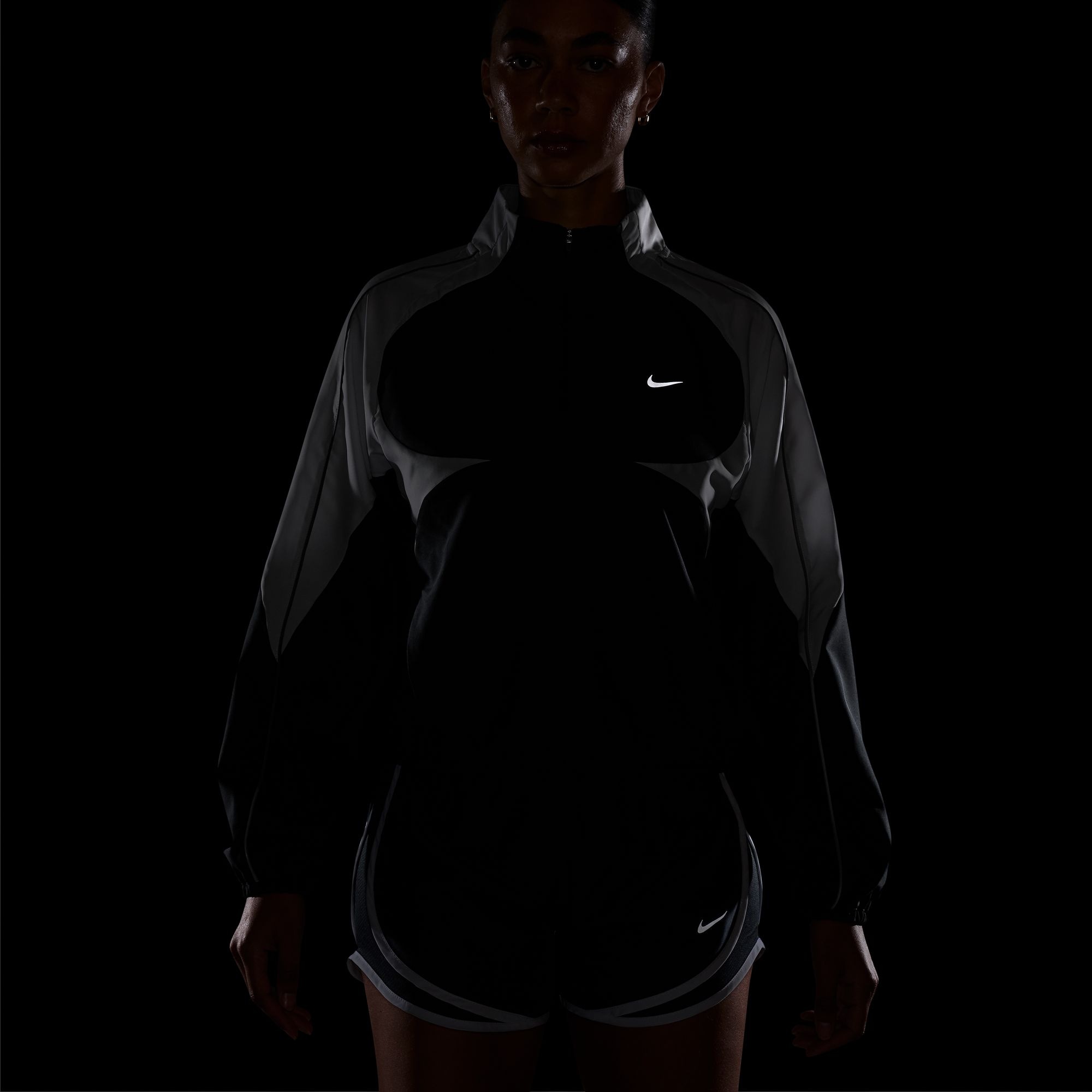 Nike Laufjacke »W NK TEMPO SWSH DF JKT« wasserabweisend, windabweisend, mit Reißverschluss, Langarm-Design
