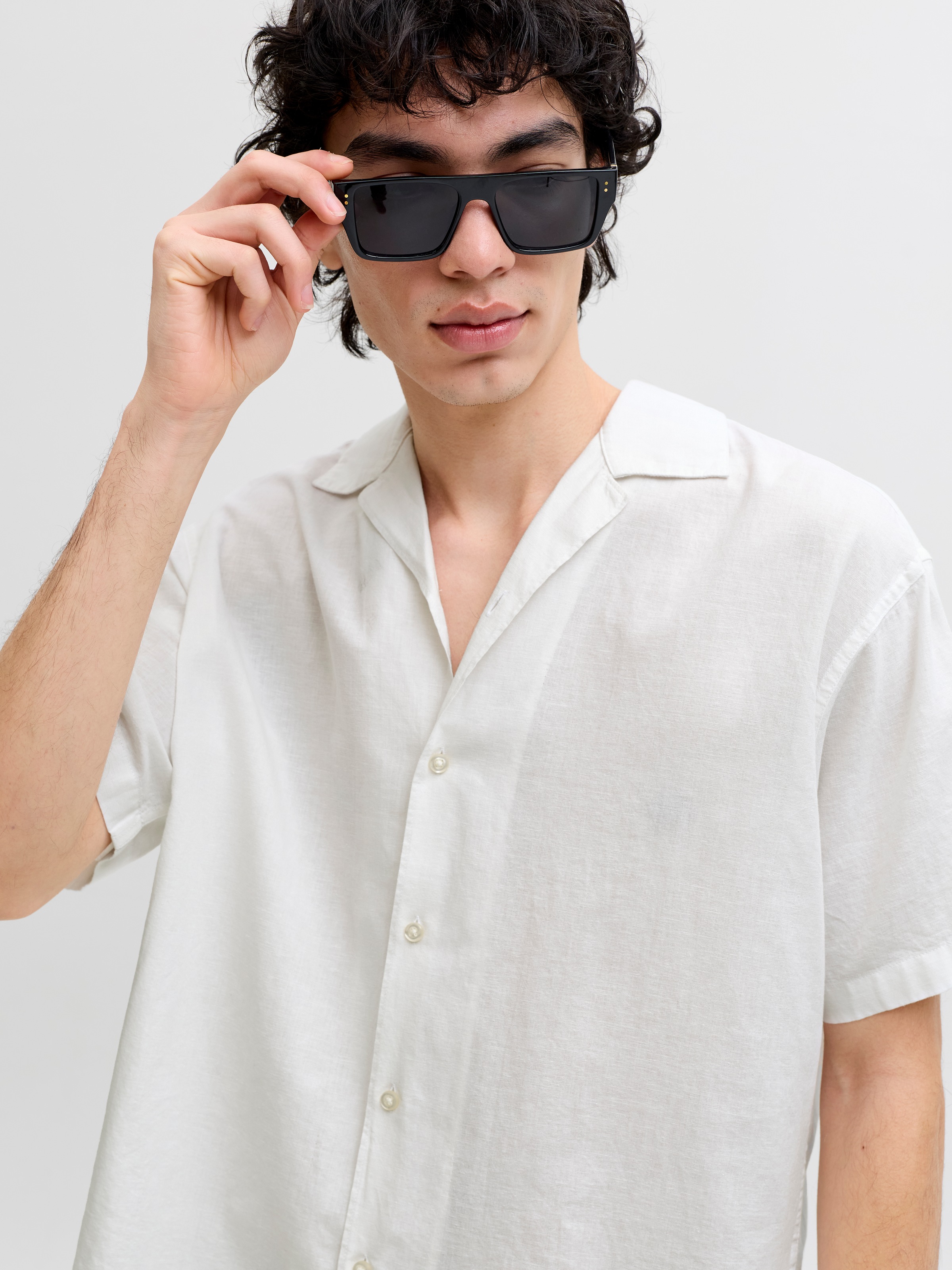 Jack & Jones Kurzarmhemd »JJEBREEZE LINEN BLEND RESORT SHIRT SS SN« mit Knopfleiste