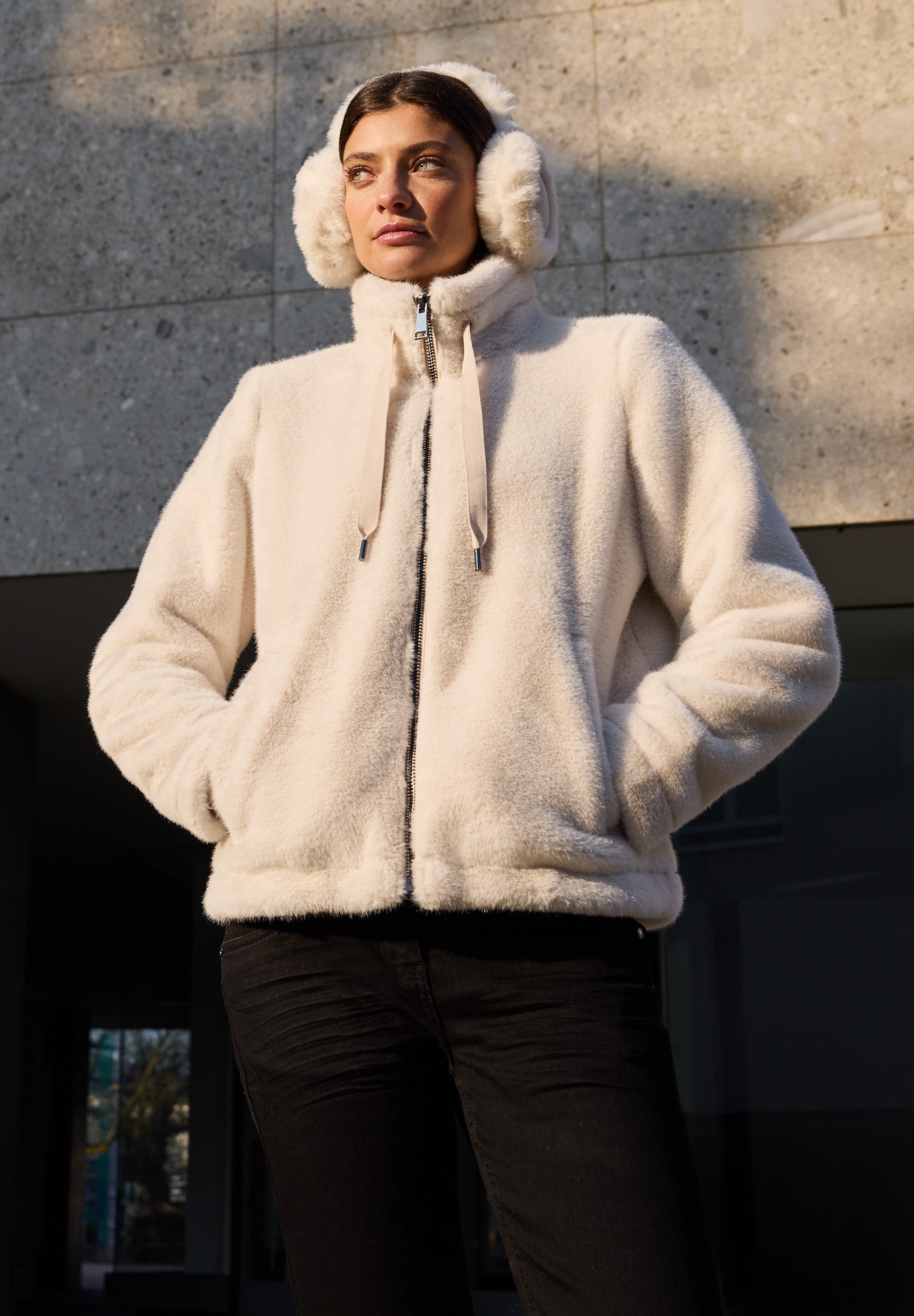 Cecil Fellimitatjacke ohne Kapuze mit Stehkragen