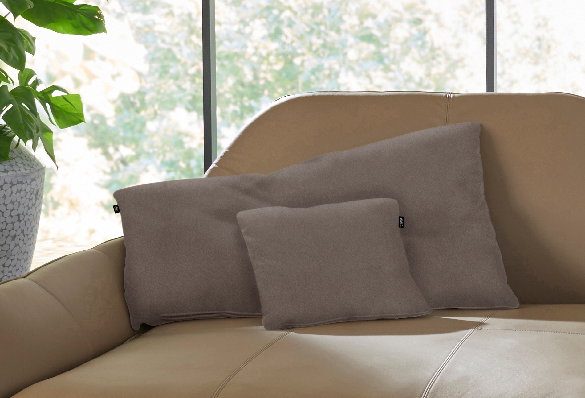 Thumbnail - Creation BY ROLF BENZ Dekokissen "CR.480" wahlweise in Stoff oder Leder, in drei Größen