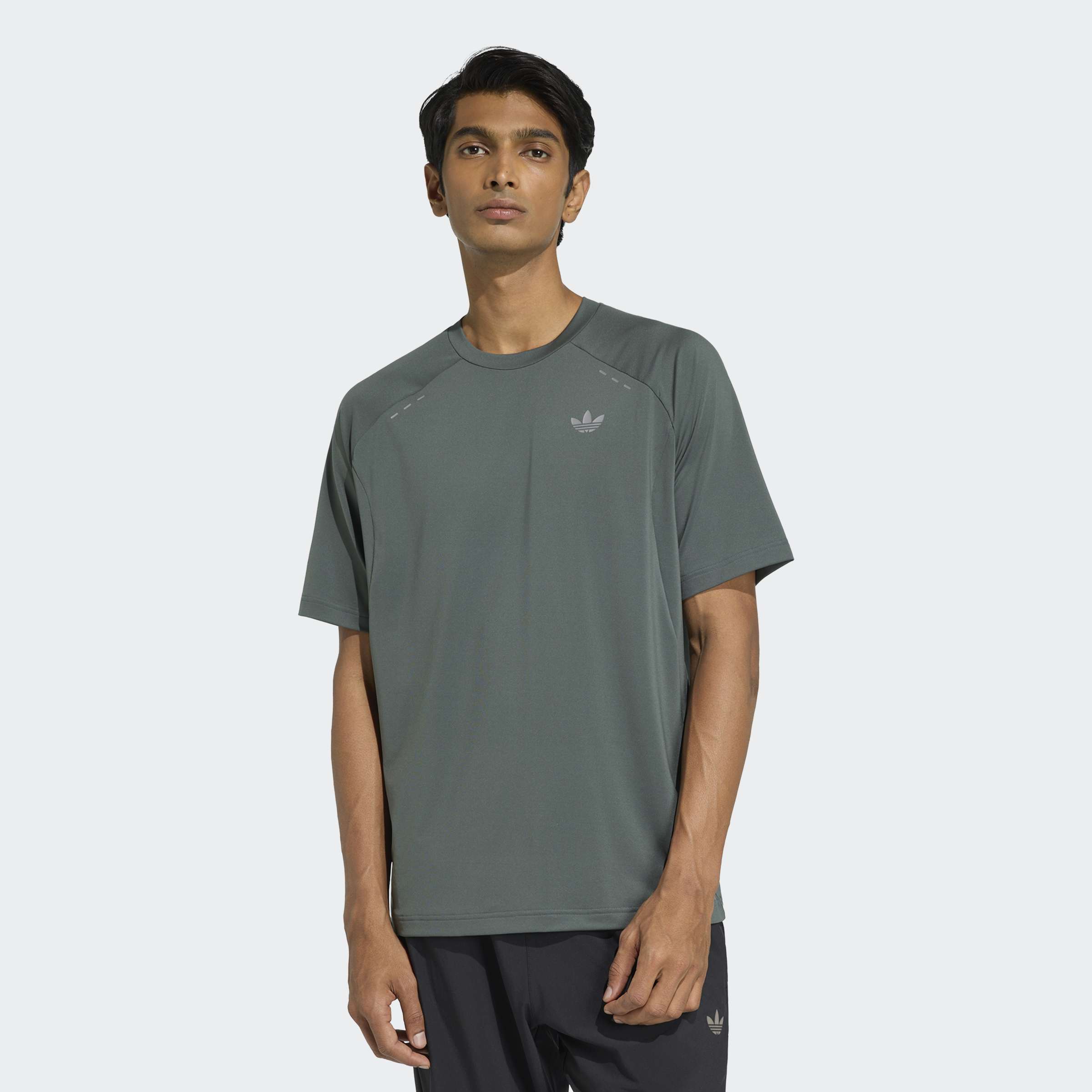 adidas Originals T-Shirt "TECH ESS POLY T" sportlicher Stil, ohne Verschluss, aus Polyester
