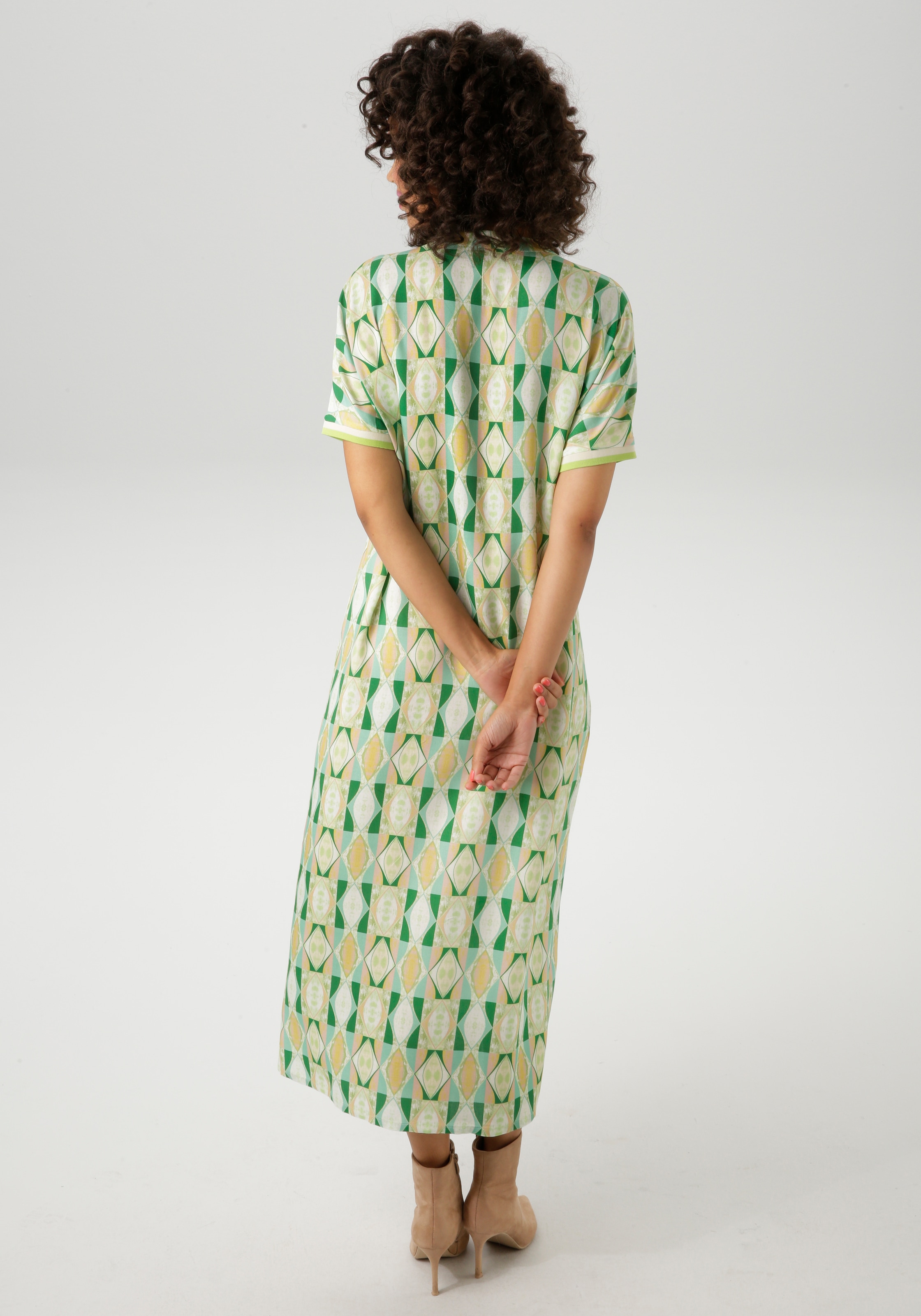 Aniston CASUAL Sommerkleid, mit farbharmonische,. grafischen Druck - NEUE KOLLEKTION
