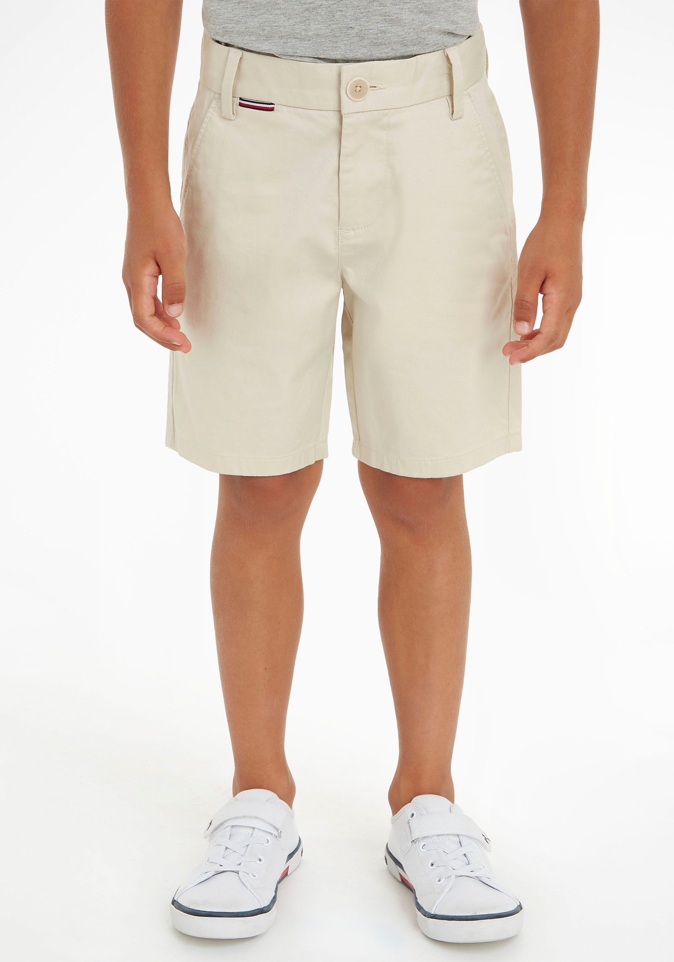 Tommy Hilfiger | online CHINO bestellen SHORTS«, Chinoshorts »1985 Logostickereien dezenten mit BAUR