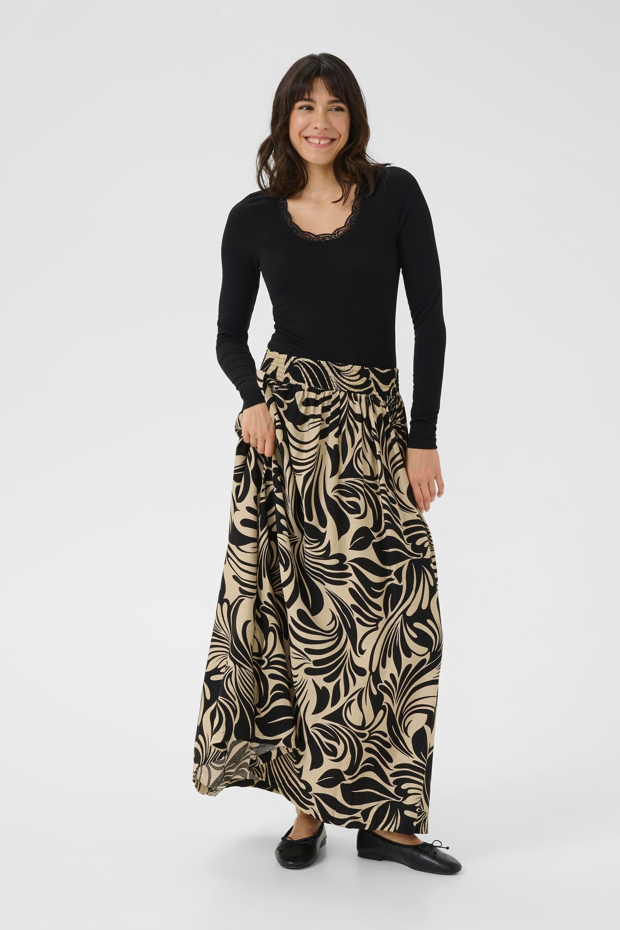 Kaffe Damen Feather Gray Schwarz Graphic Midirock "Damen Rock Kacelia" erhältlich in Größe 34/36/42 von Baur - Bild 2