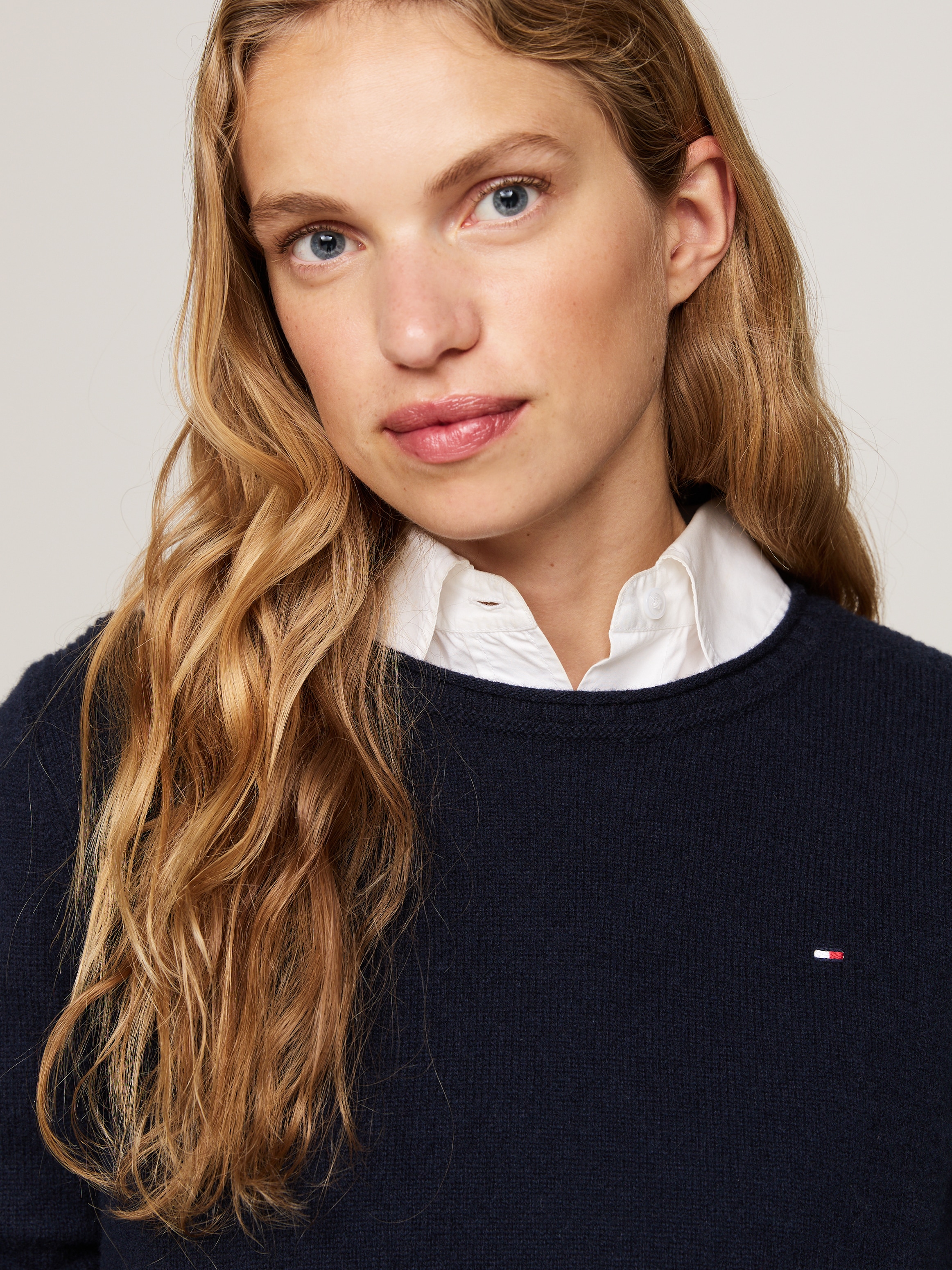 Tommy Hilfiger Strickpullover »SOFT WOOL C-NK SWEATER«, mit Logostickerei, aus 100% Wolle