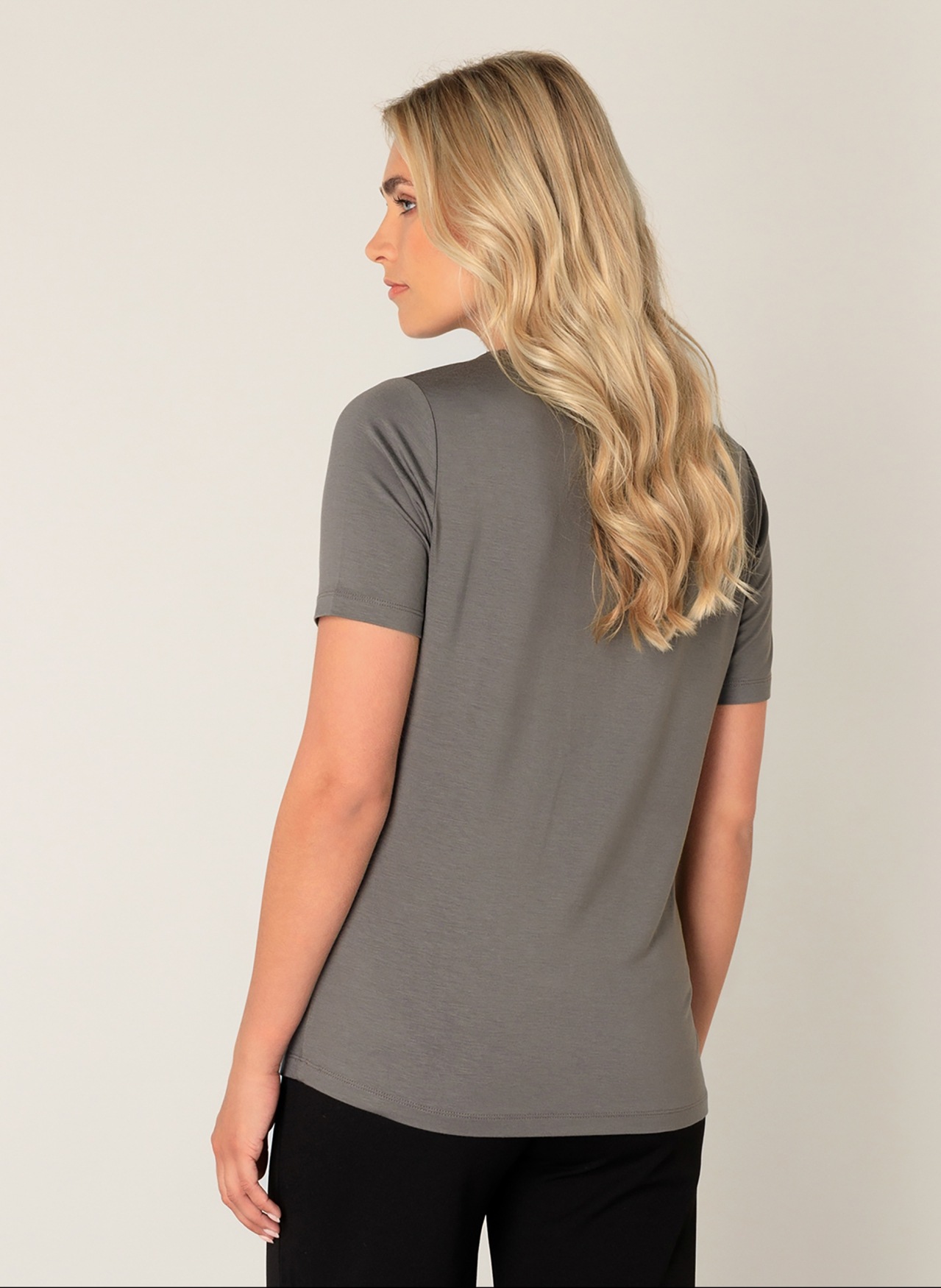 Base Level T-Shirt "Yanic", mit V-Ausschnitt günstig online kaufen