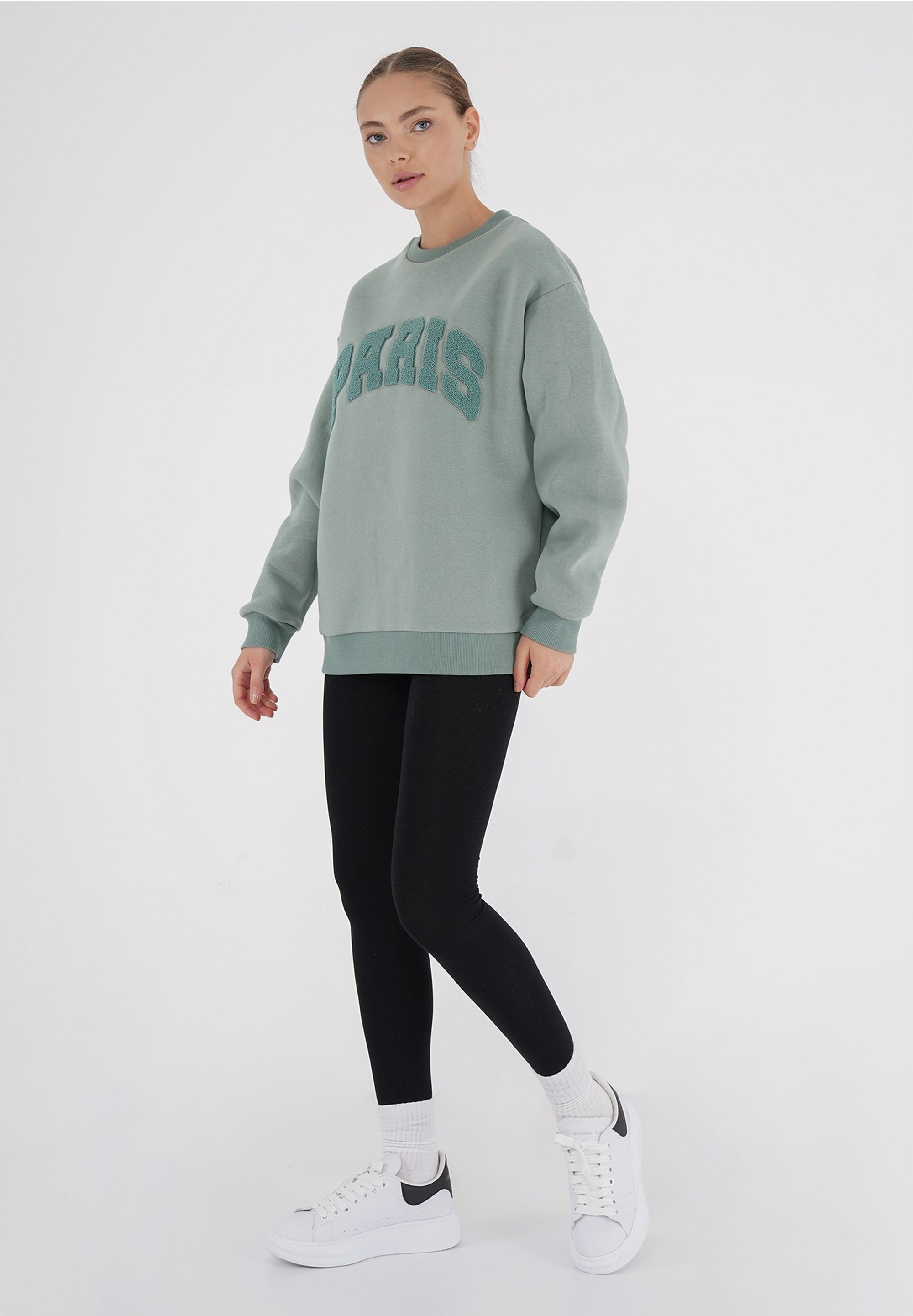 freshlions Sweatshirt »Paris«, mit wunderbarer Stickerei