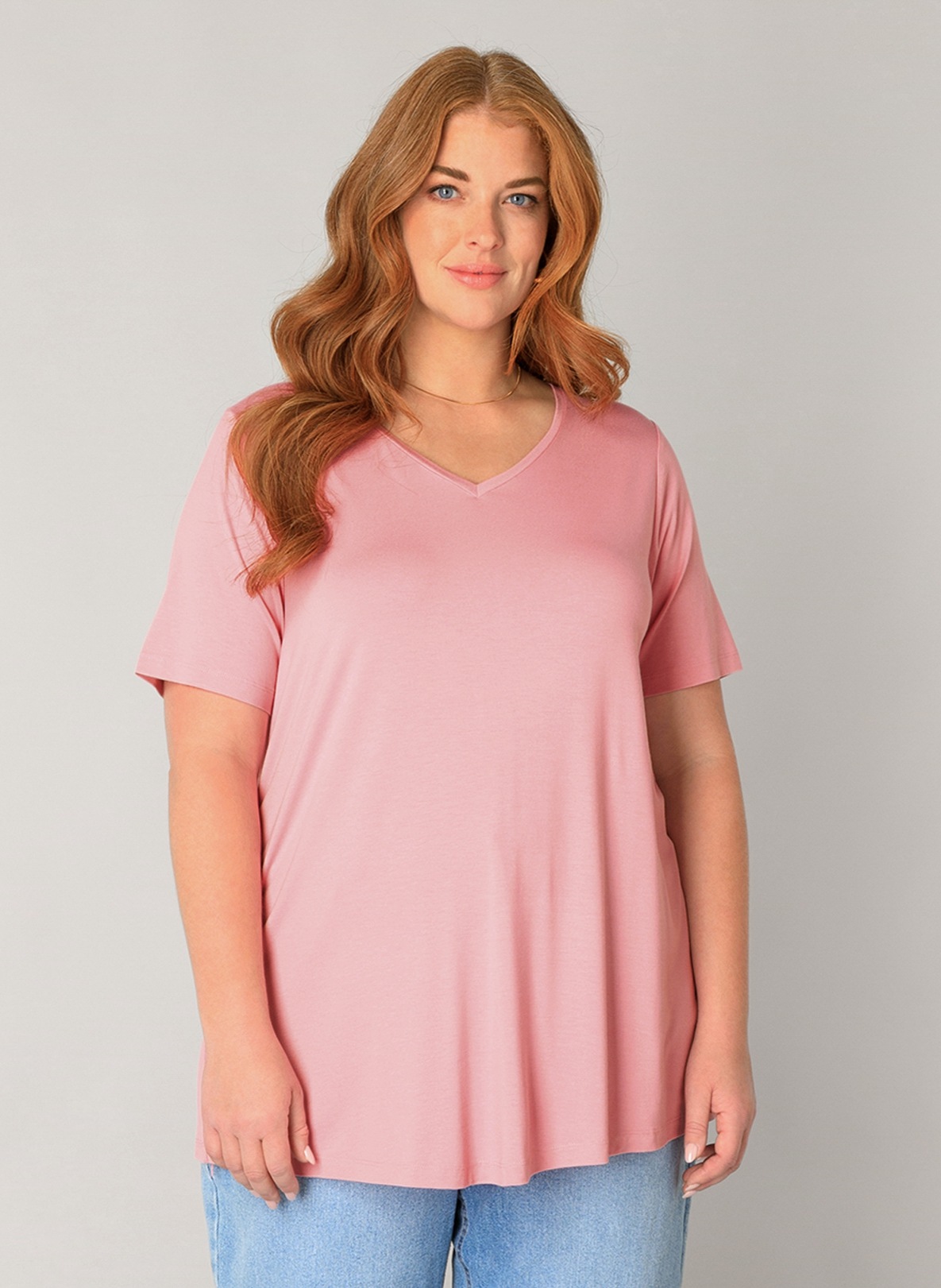 Damen T-Shirt "Alba"soft pink, Gr. 48, BASE LEVEL CURVY, Single Jersey, Obermaterial: 94% Viskose, 6% Elasthan, Shirts, mit V-Ausschnitt