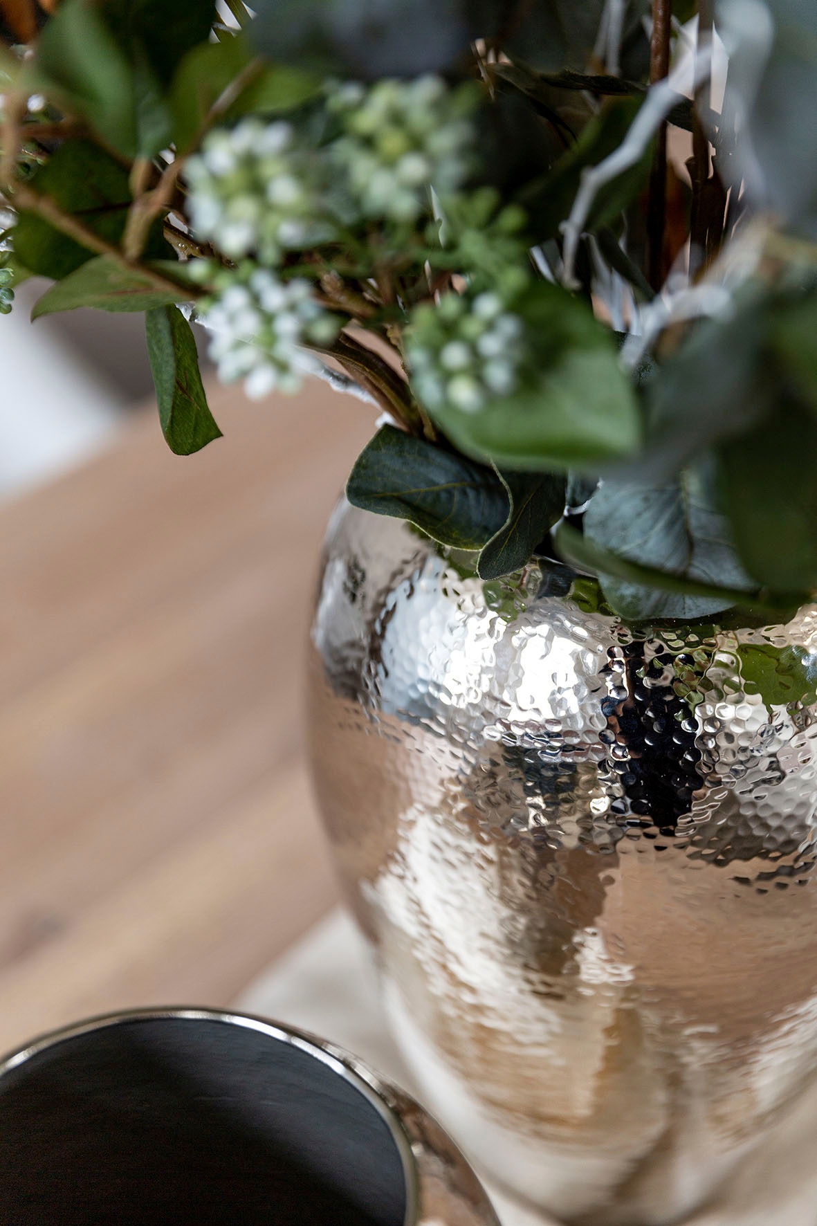 Thumbnail - Fink Dekovase "MALANA" gehämmert, Handarbeit, Unikatcharakter, vernickelt, wasserdicht