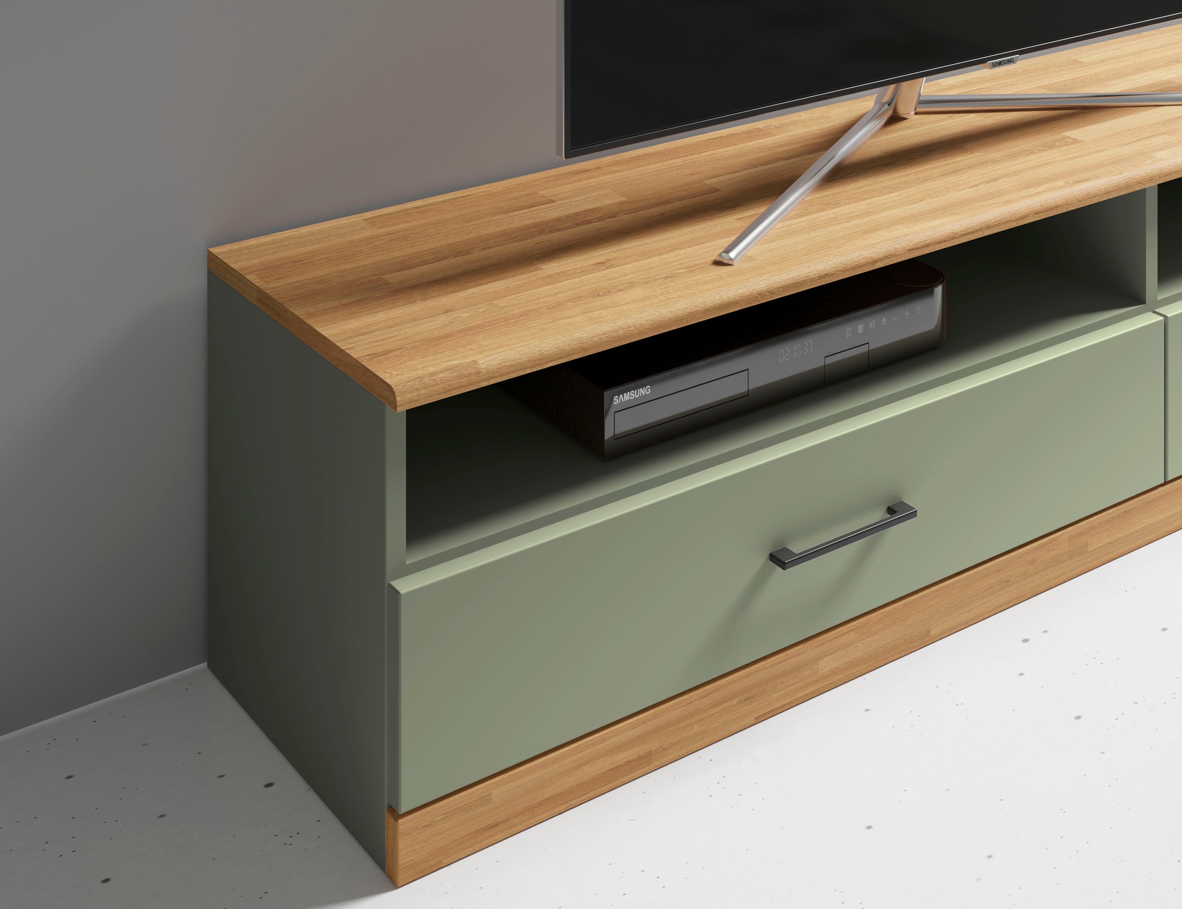 Home affaire Lowboard »Ribe,140cm breit,38cm hoch mit 2 Klappen,Oberplatte aus Massivholz«, Eiche massiv,Melamin in Salbeigrün,schwarze Metall Griffe