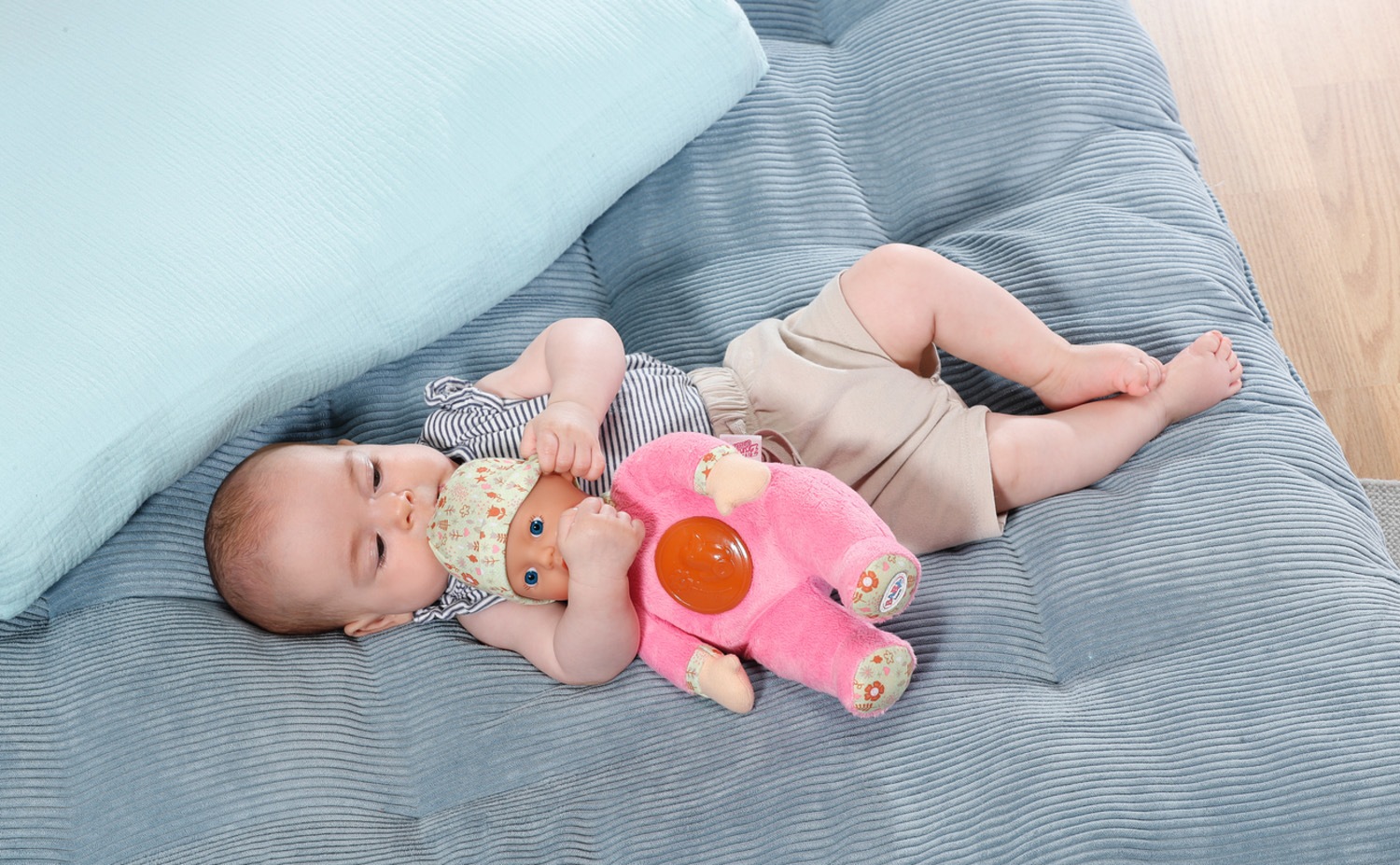 Baby Born Babypuppe »Nightfriends for babies, 30 cm«, mit Nachtlichtfunktion und Mütze mit Blumenmuster