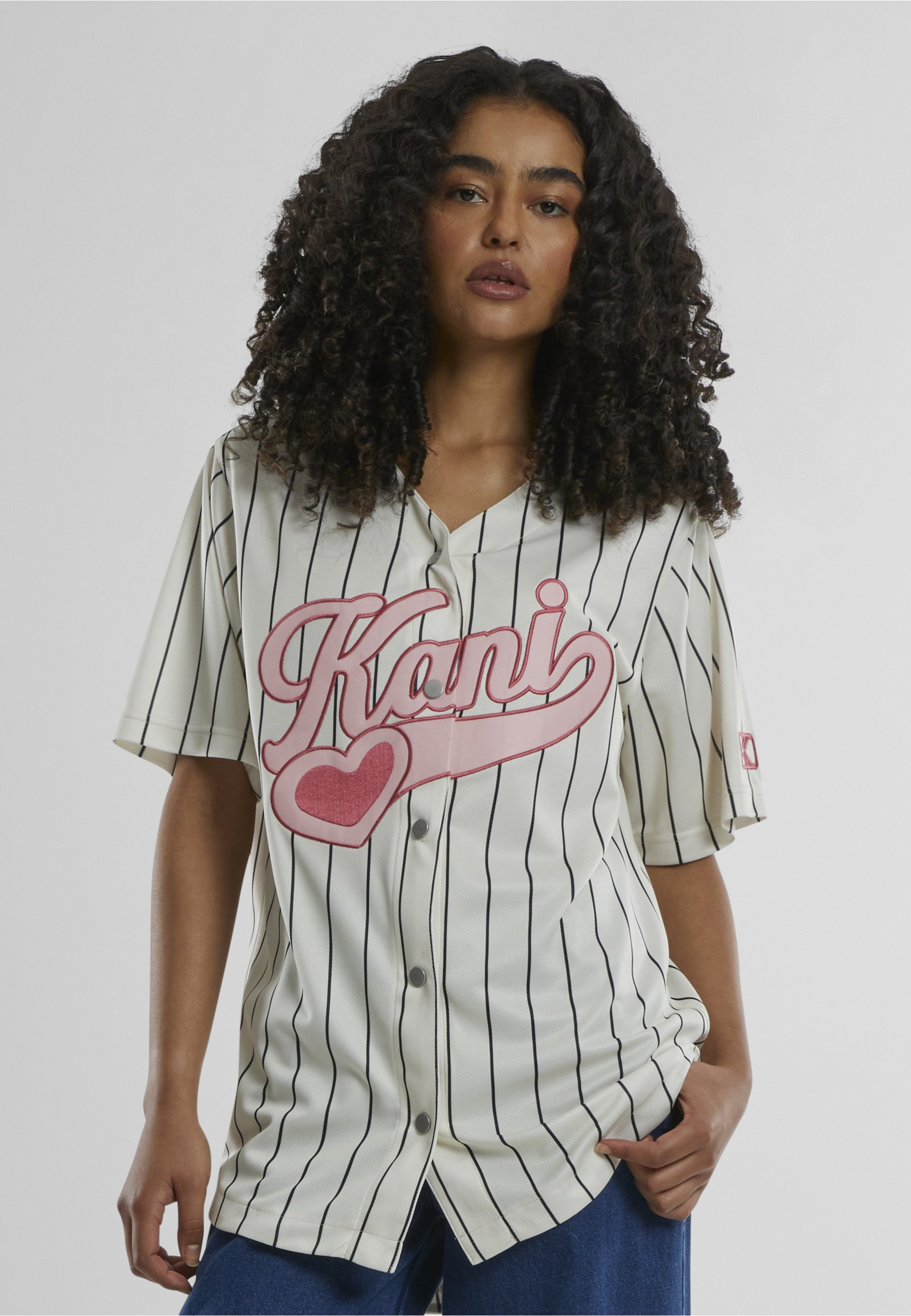 Karl Kani Kurzarmshirt »Karl Kani Varsity Heart Pinstripe Baseball Shirt« 1