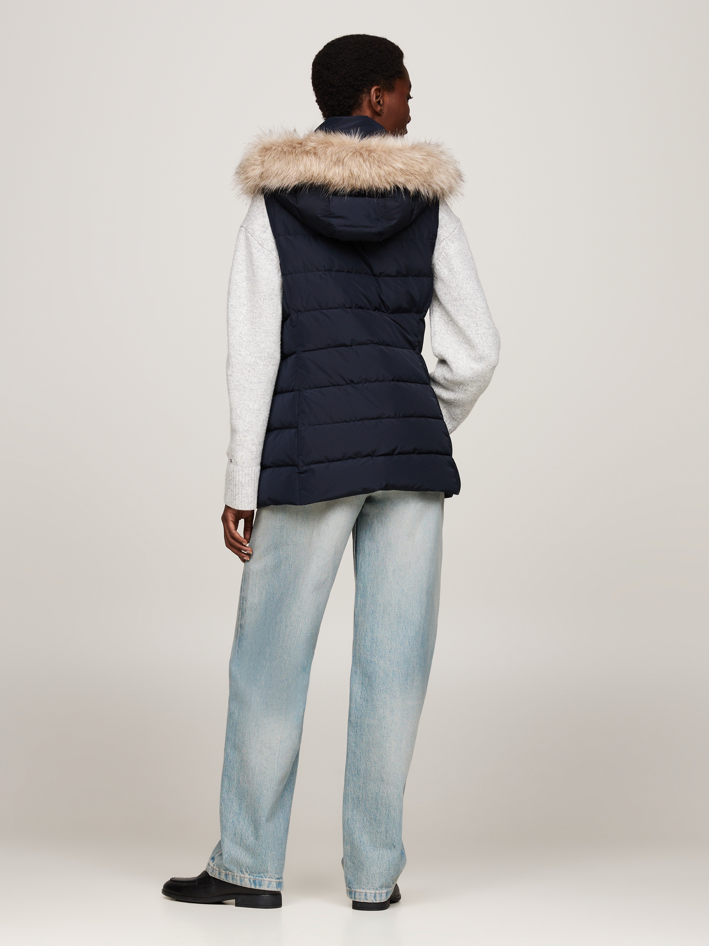 Tommy Hilfiger Steppweste »HERITAGE DOWN TYRA VEST WITH FUR«, mit Logopatch