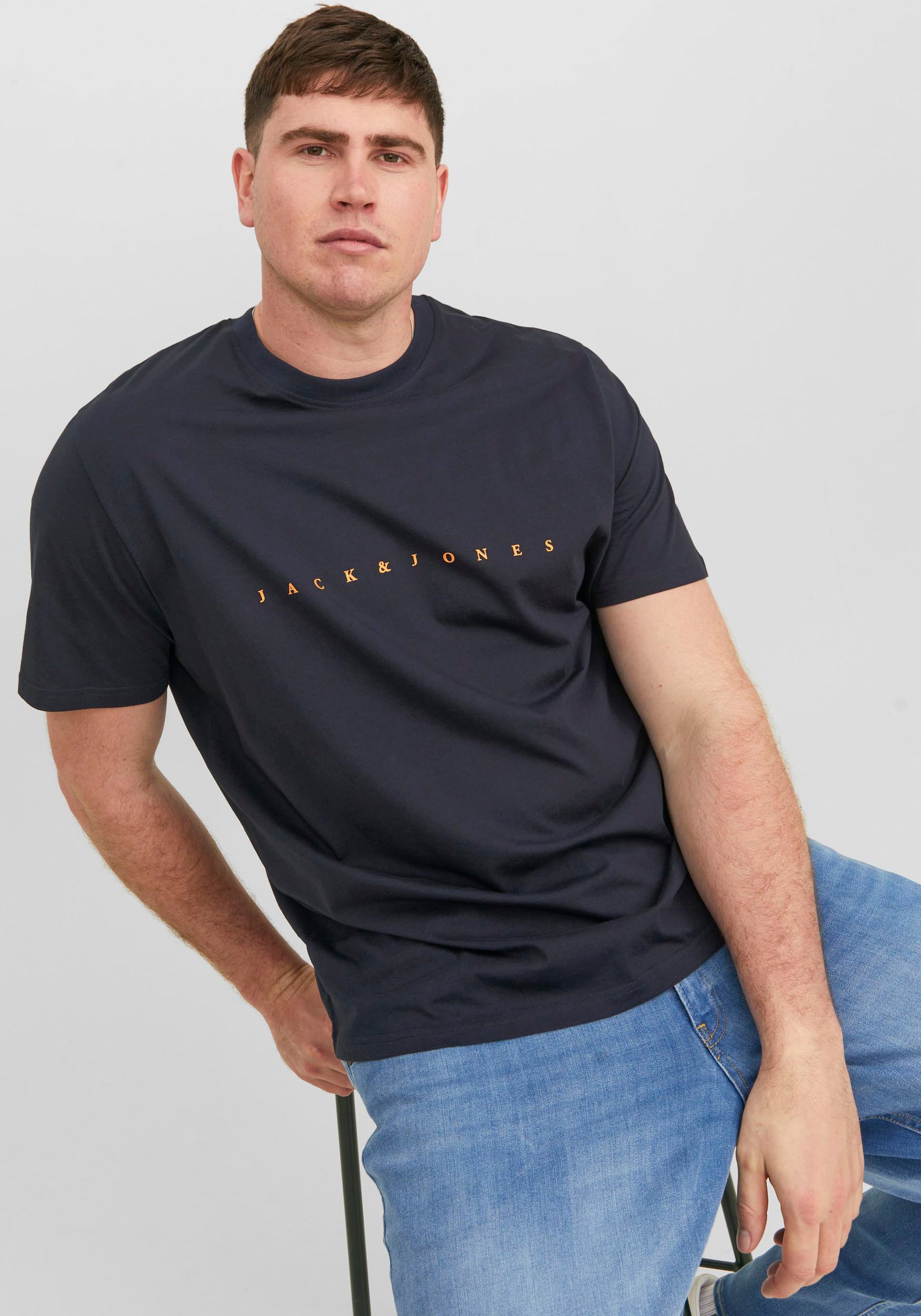 Jack & Jones PlusSize Rundhalsshirt »JJESTAR JJ TEE SS NOOS PLS« mit Logo Schriftzug