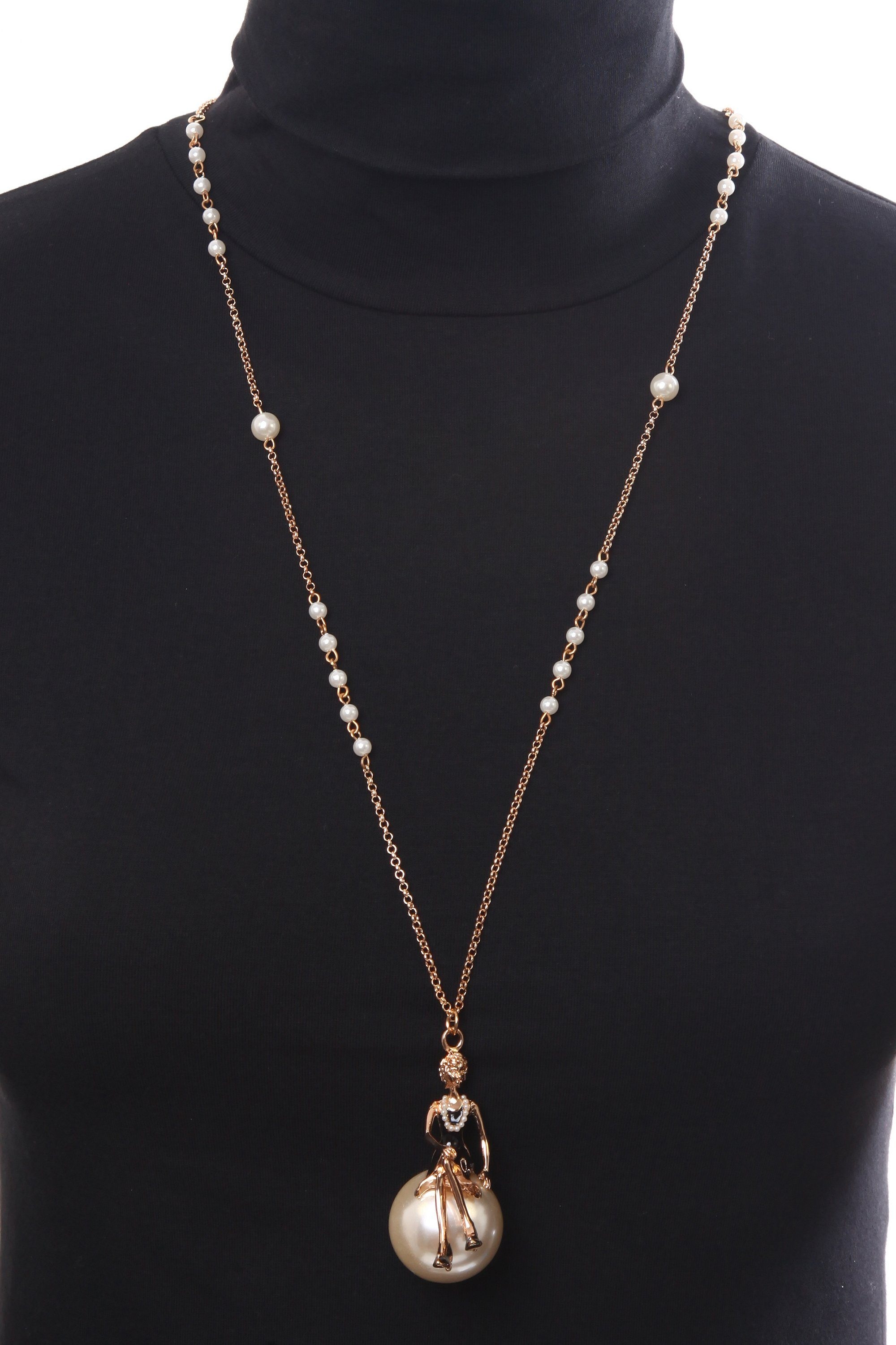 COLLEZIONE ALESSANDRO Lange Kette »Mailo«, Frau mit Perlenkette