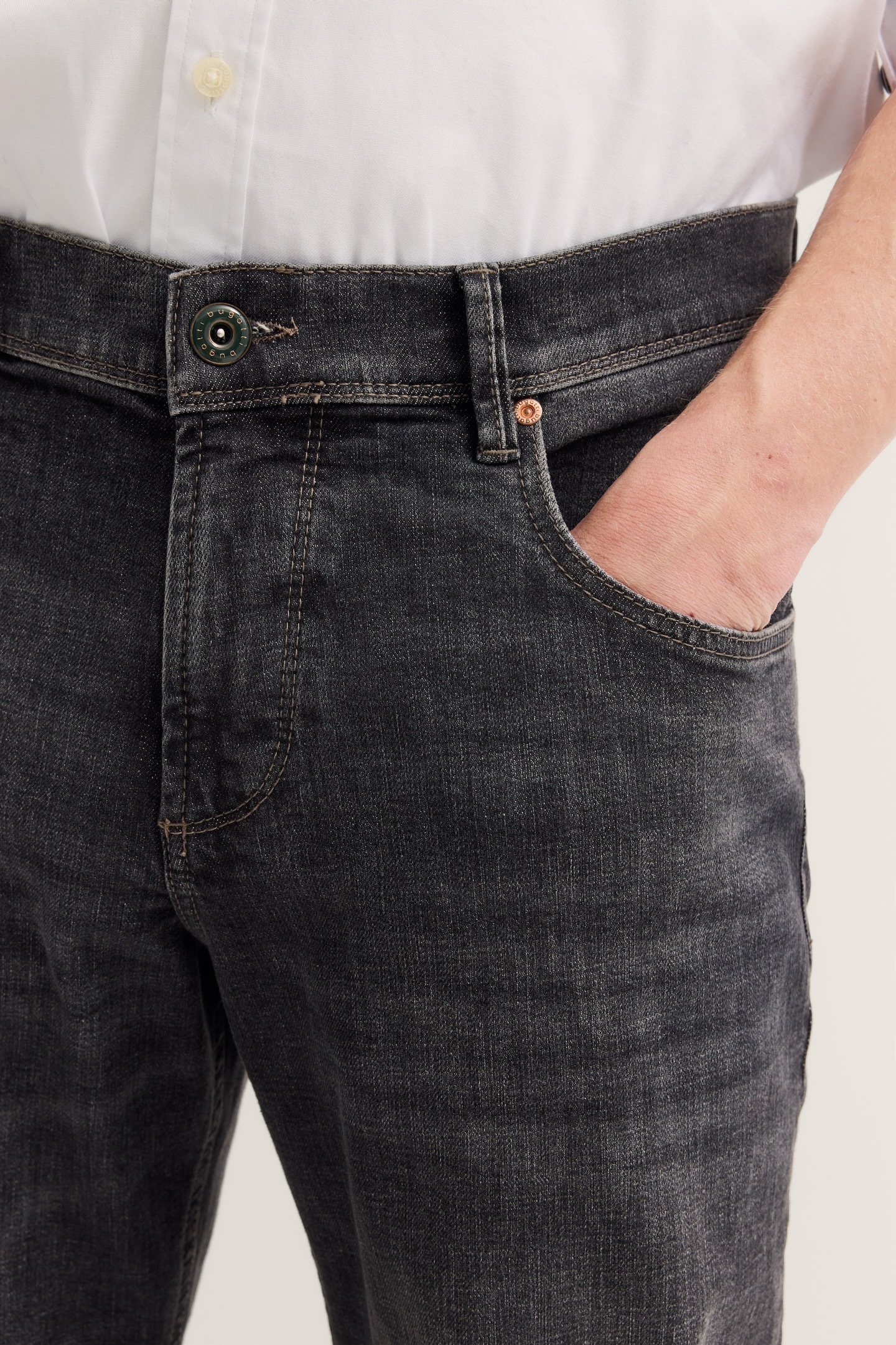 bugatti 5-Pocket-Jeans »Tapered Fit«, aus Stretch Handcrafted Denim