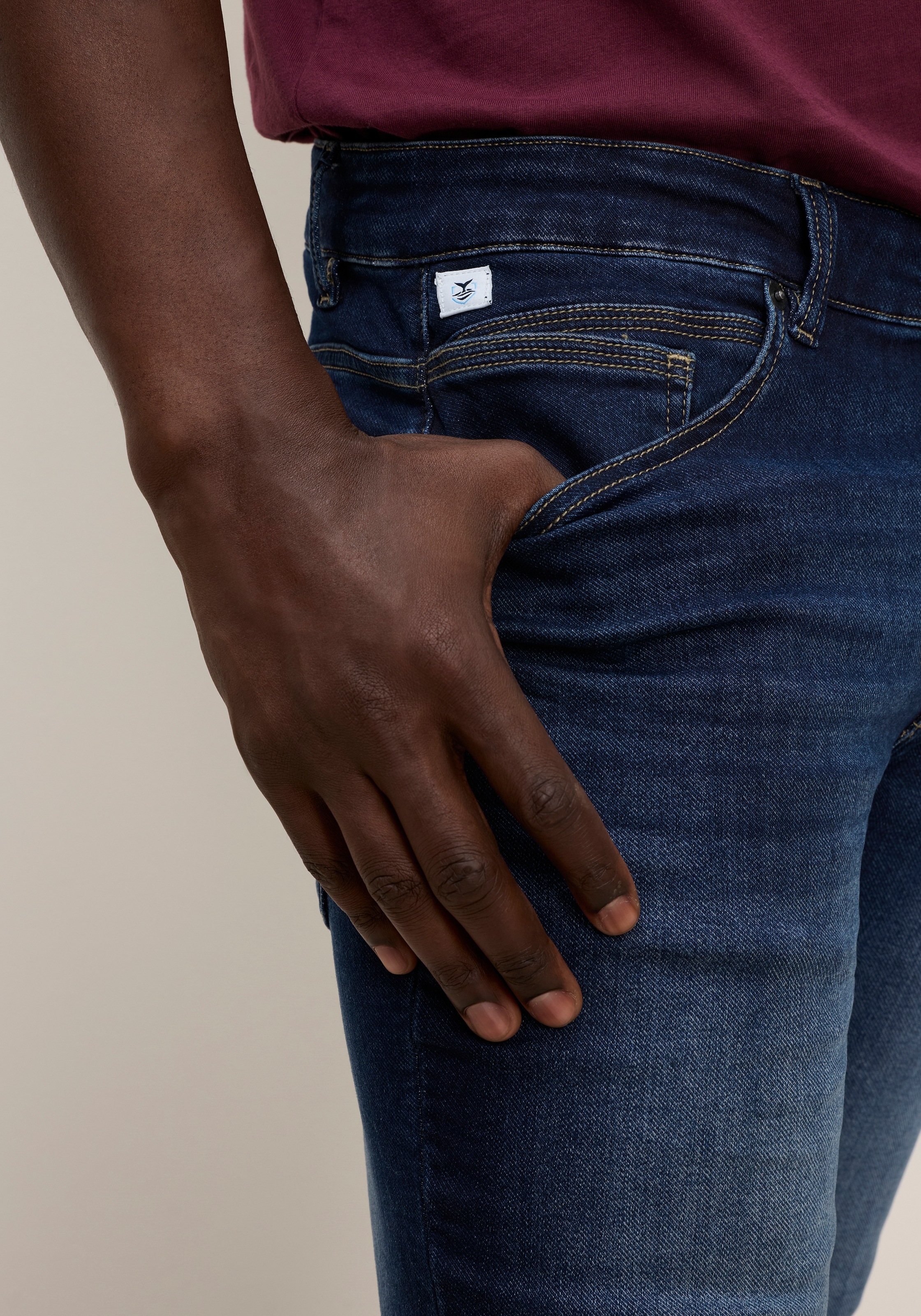 DELMAO Jogg Pants Straight Fit, gerade Beinform, niedrige Leibhöhe