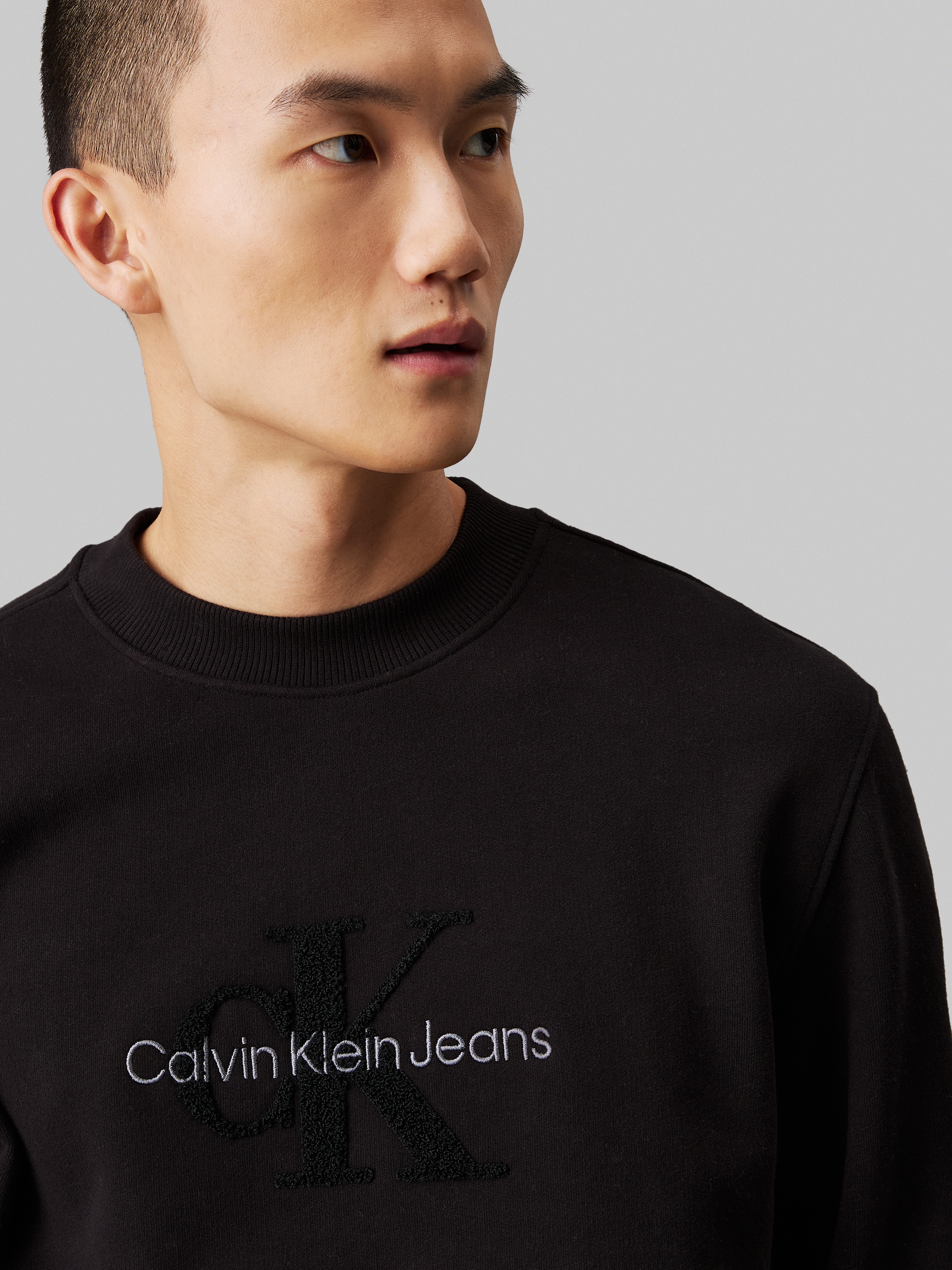 Calvin Klein Jeans Sweatshirt "CHENILLE MONOLOGO CREW NECK", mit Logosticke günstig online kaufen