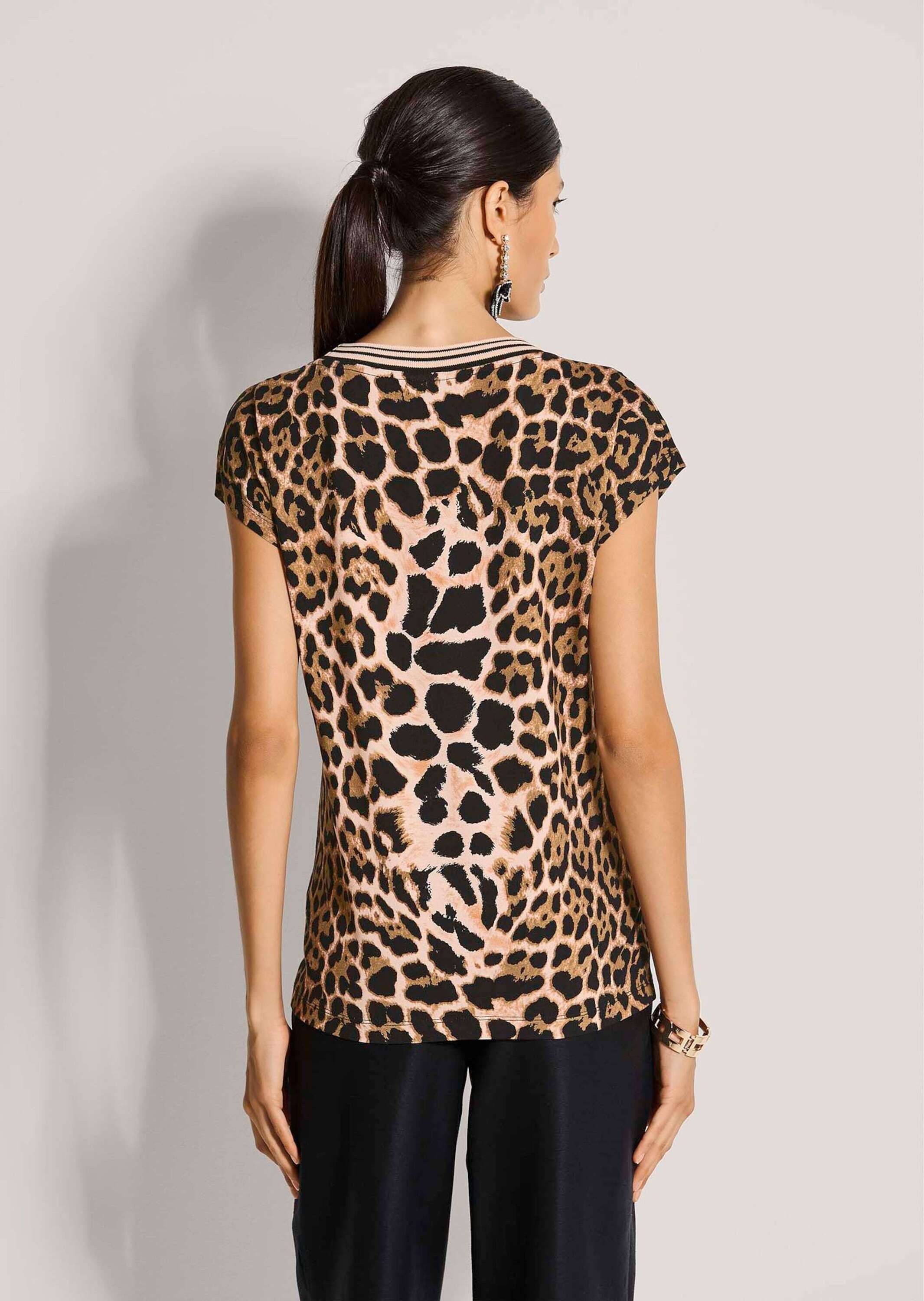 MADELEINE Kurzarmshirt »Shirt Kurzarm Shirt mit Leo-Print« Geringelte Blende