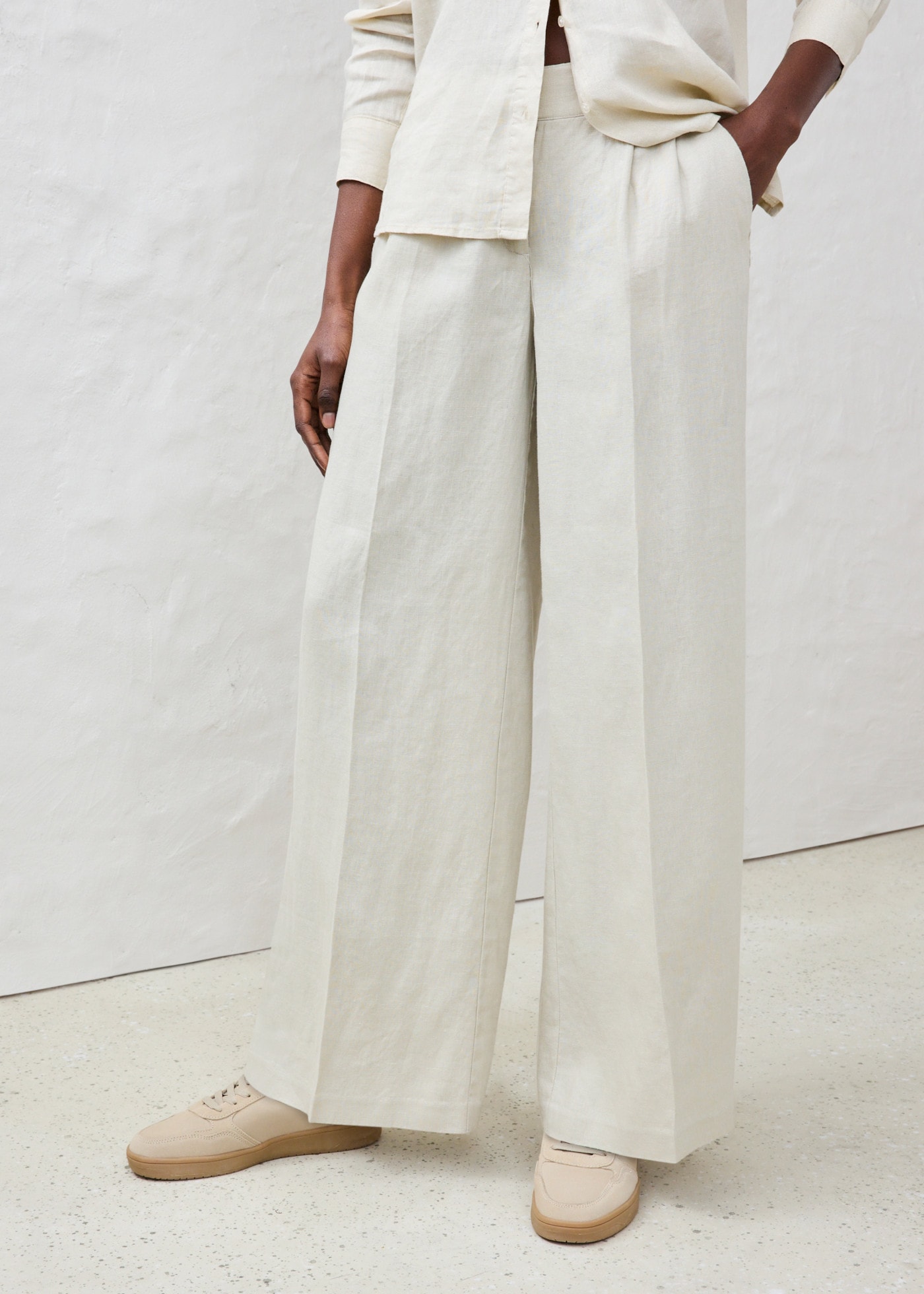 bonprix Bundfaltenhose aus Leinen, strapazierfähiges Material, Loose Fit, mit Knittereffekt