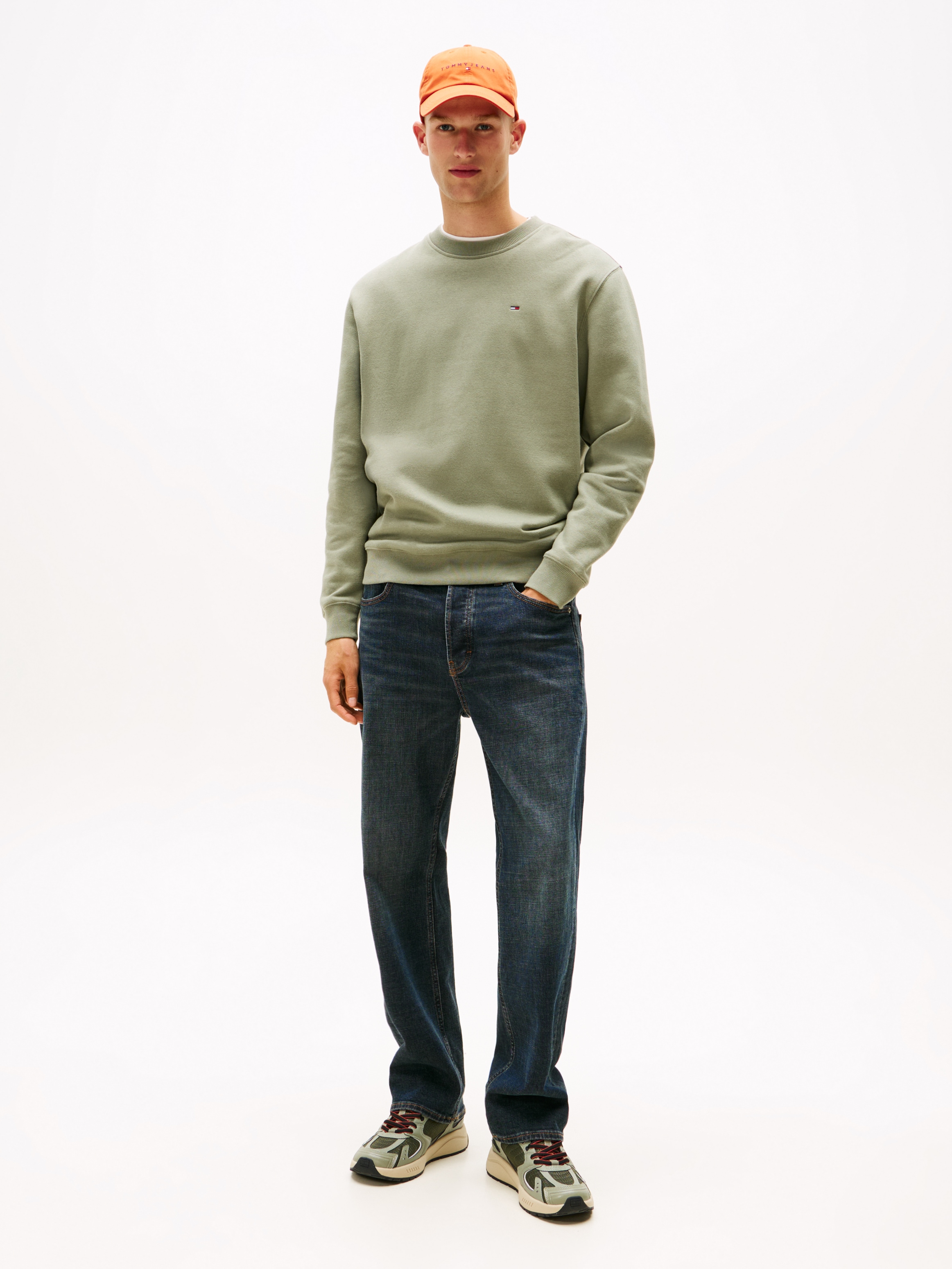 Tommy Jeans Sweatshirt »TJM REG S FLAG CREW«, Mit besticktem Markenlogo auf Brusthöhe
