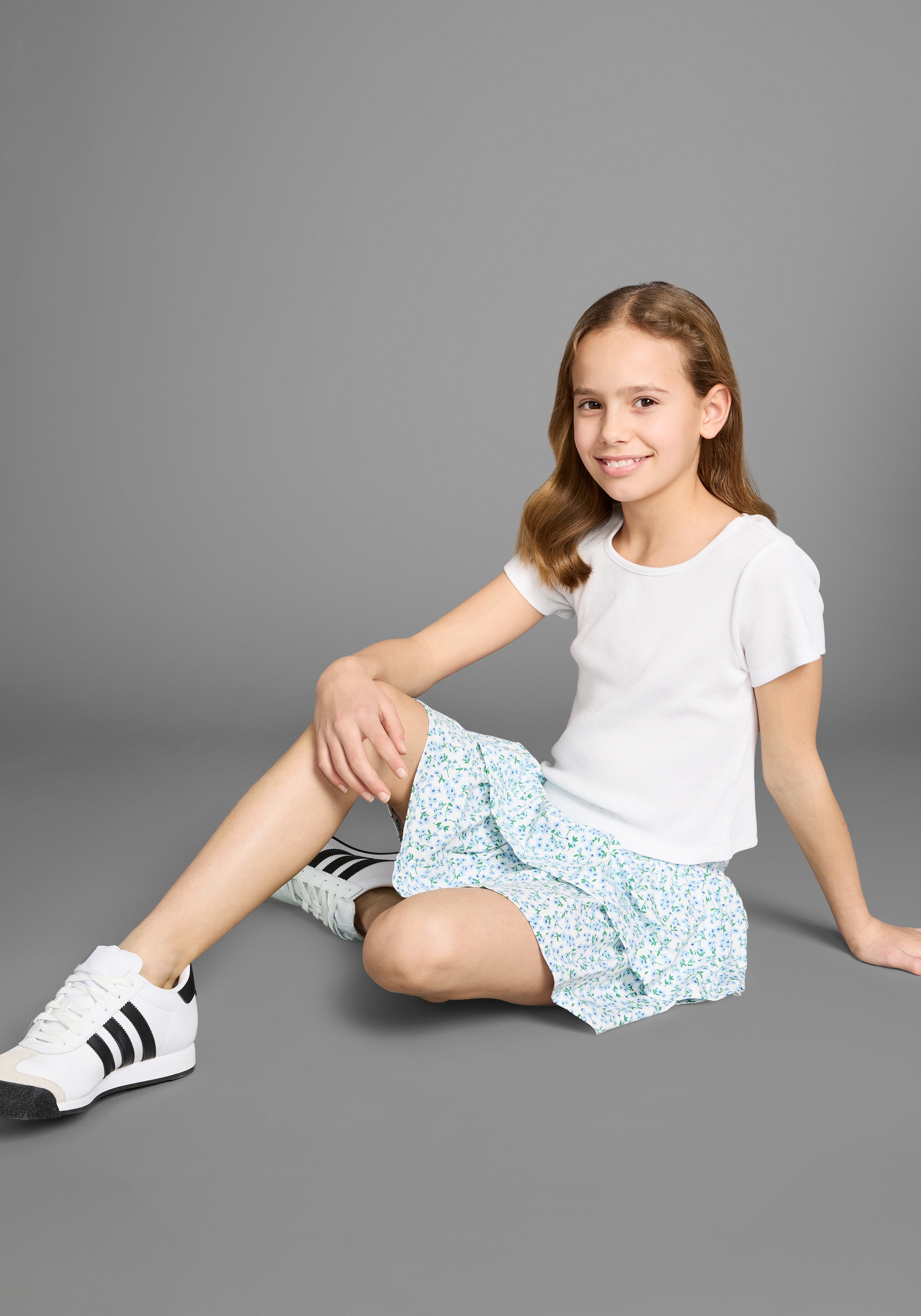 DELMAO T-Shirt »Shirt mit Rücken-Cut out«, mit cut out im Rückenteil