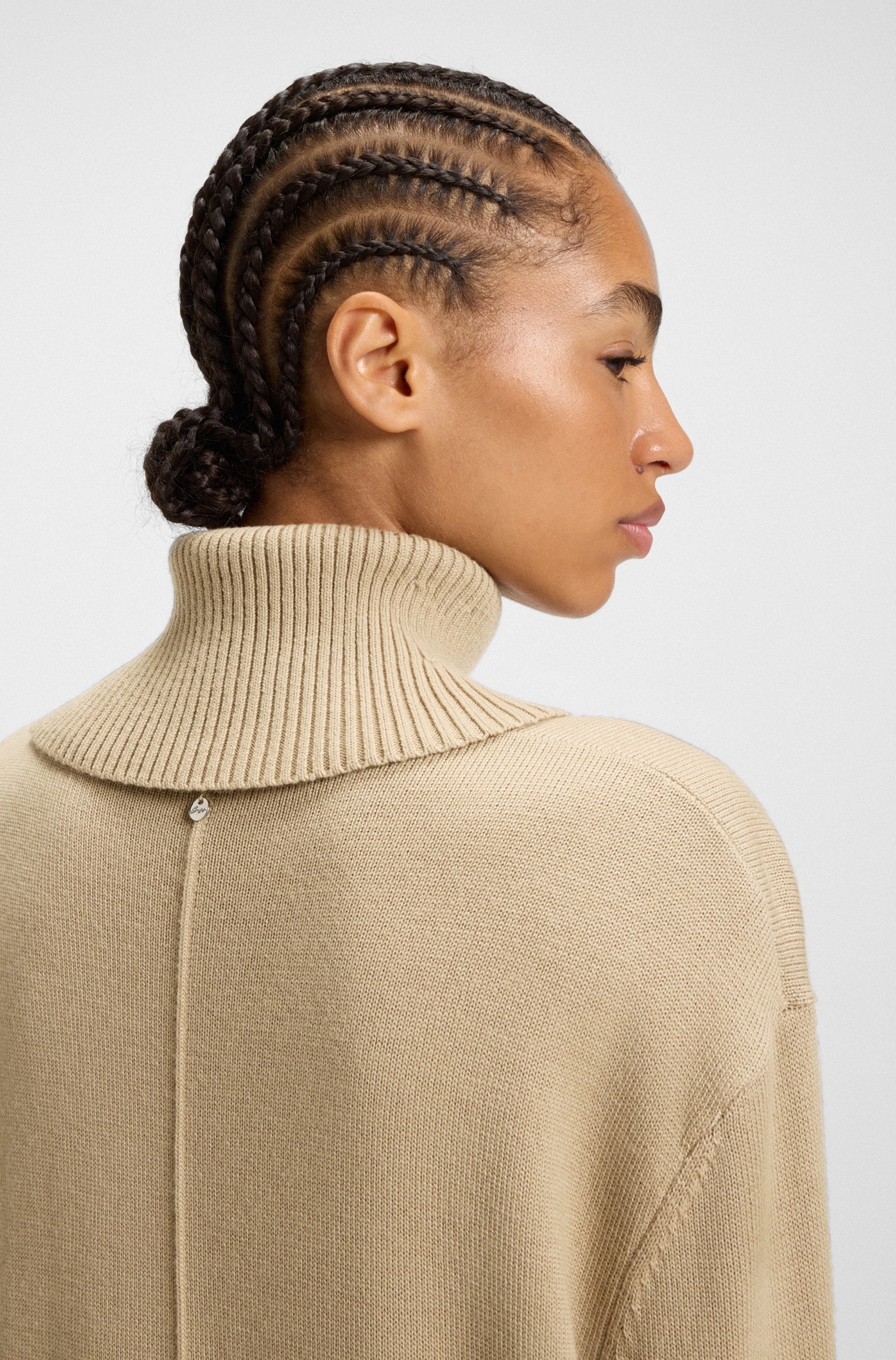 BOSS ORANGE Strickkleid »Feringatessa Premium Damenmode«, Relaxed Fit, mit Schlitzdetails, Turtle Neck