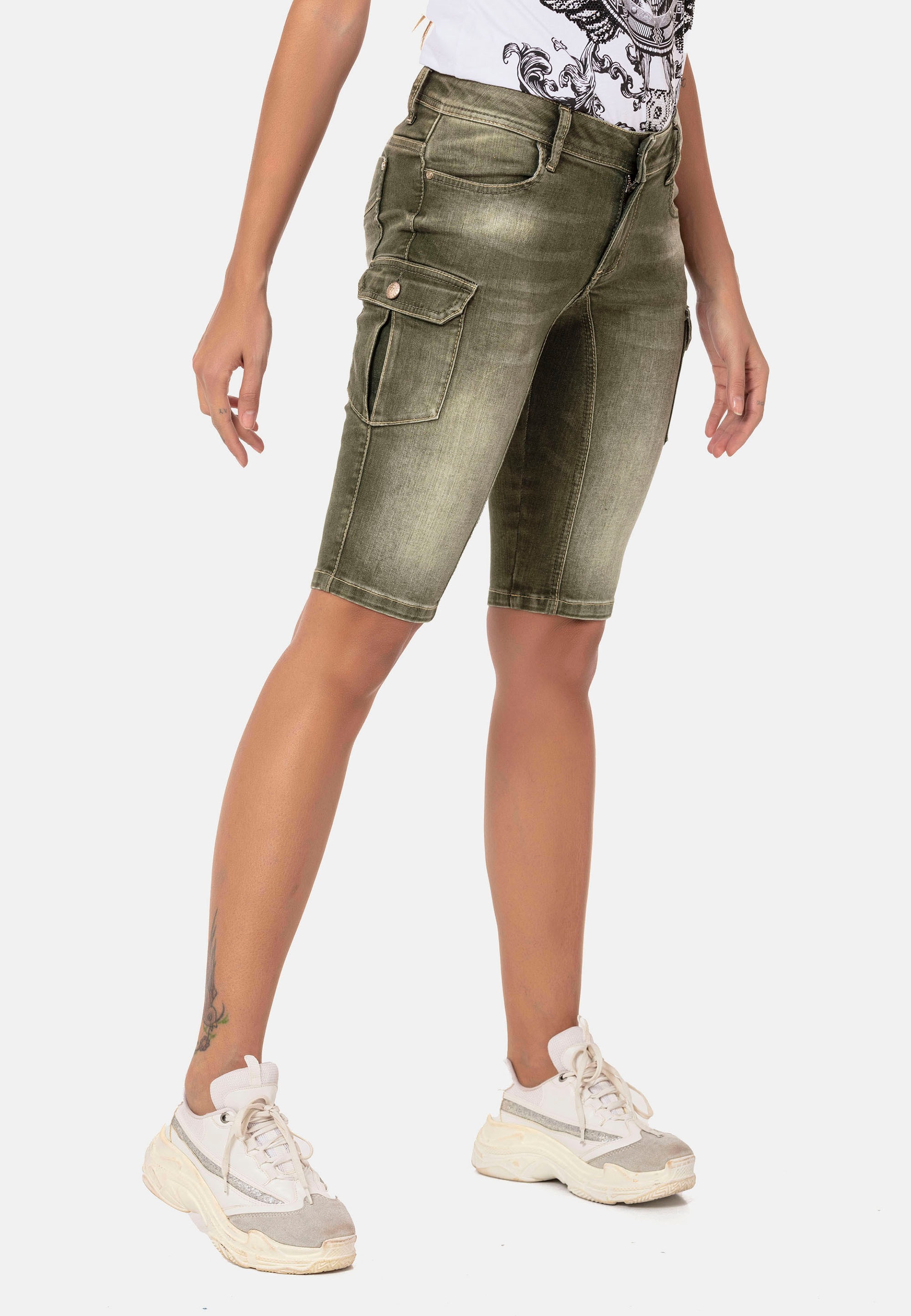 Cipo & Baxx Shorts, mit trendigen Cargotaschen