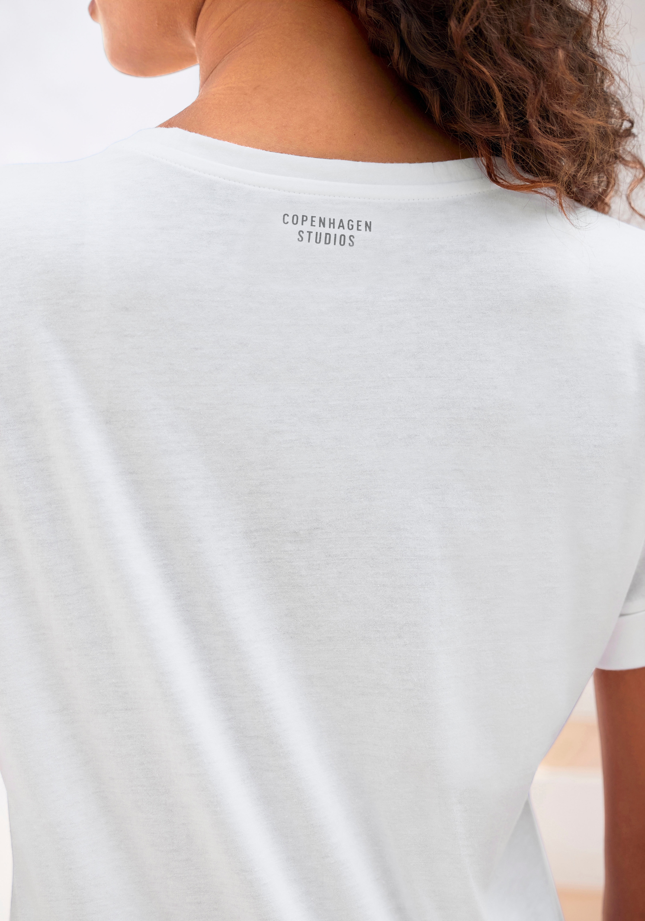 Copenhagen Studios T-Shirt »mit dezentem Logoprint hinten«, aus softer Jersey-Qualität mit Bio-Baumwolle