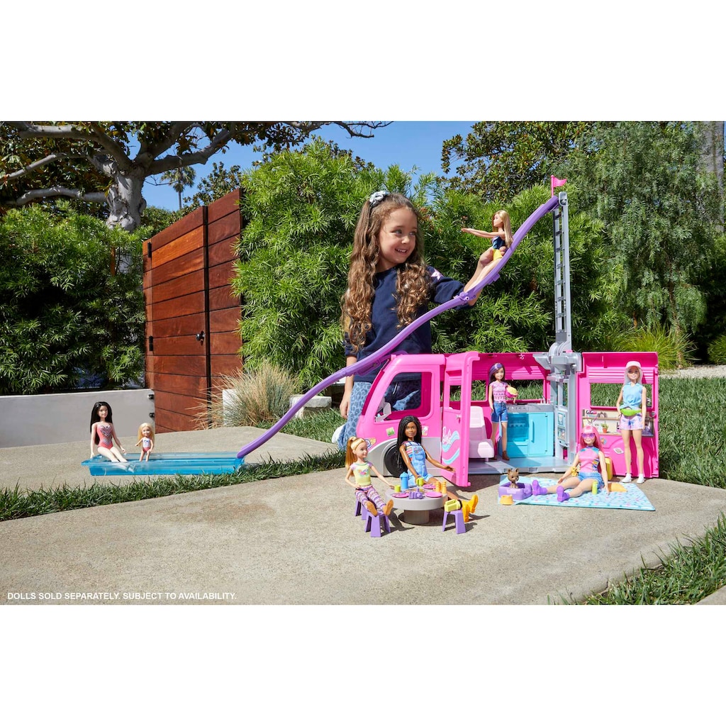 Barbie Spielzeug-Auto »Super Abenteuer-Camper«, mit Pool, Rutsche und über 60 Zubehörteilen