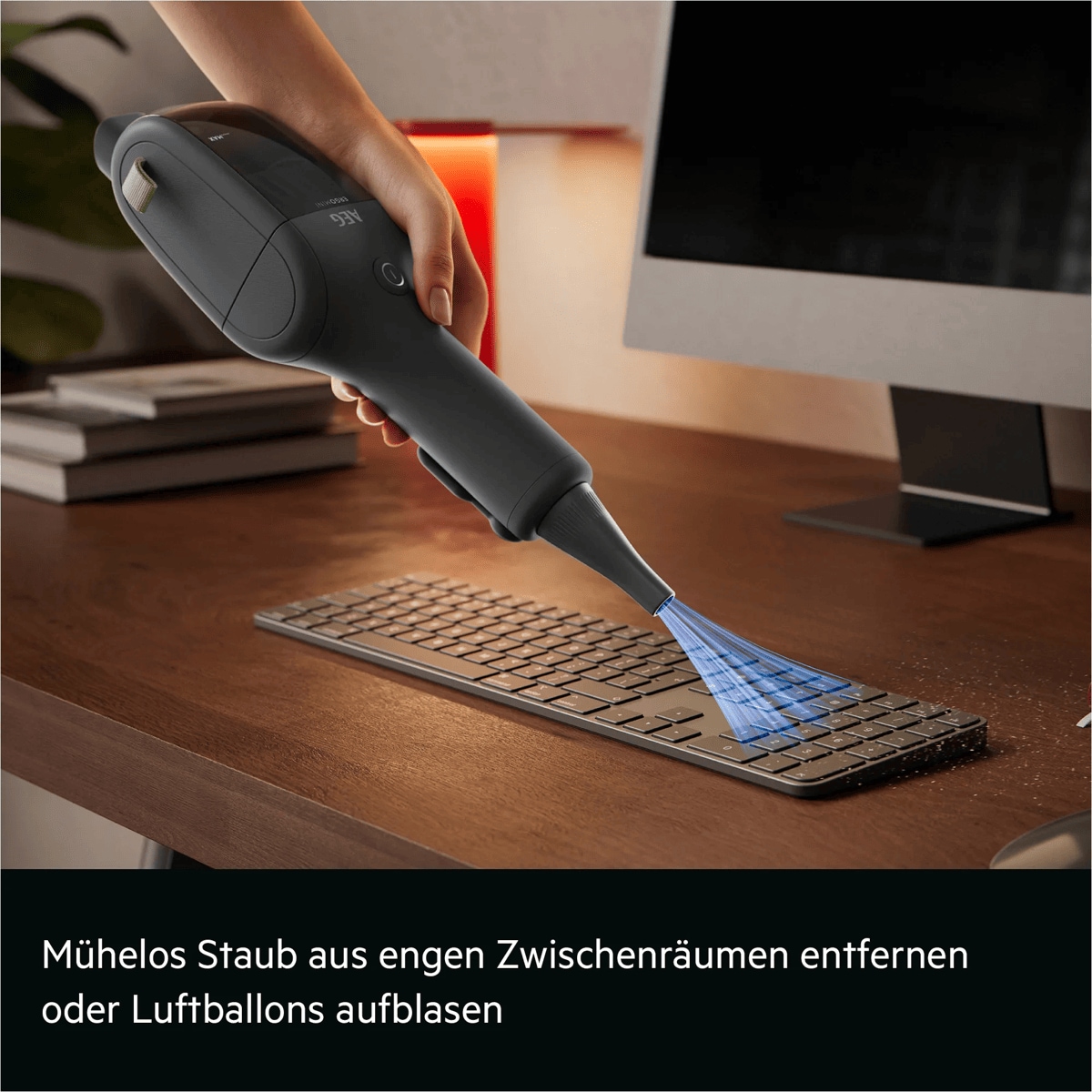 AEG Akku-Handstaubsauger »AH1EM10DG« nur 0,55 kg leicht, mit praktischer Blasfunktion