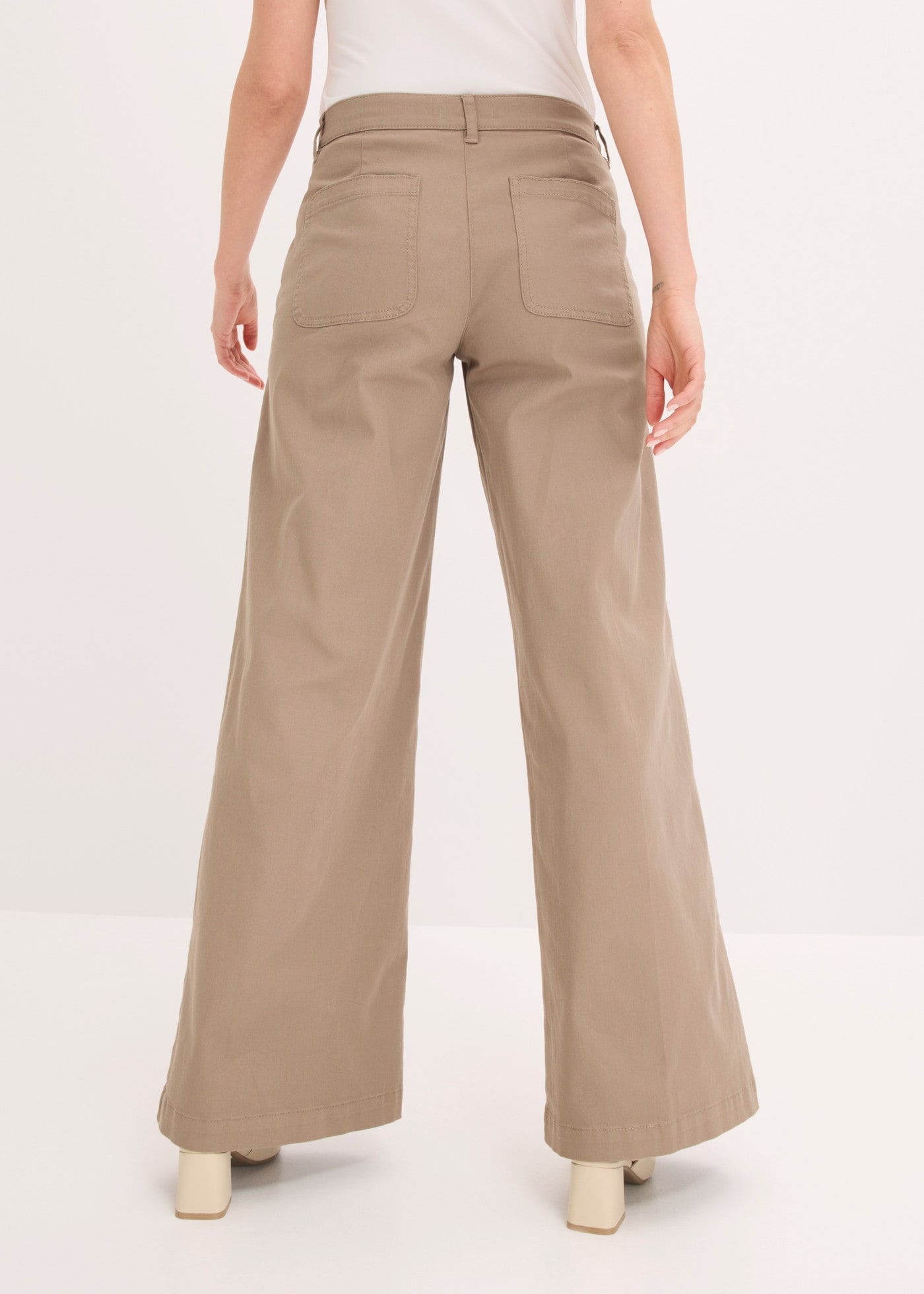 bonprix Webhose  Wide Leg Schnitt, Loose Fit Passform, mit Schmückknöpfen