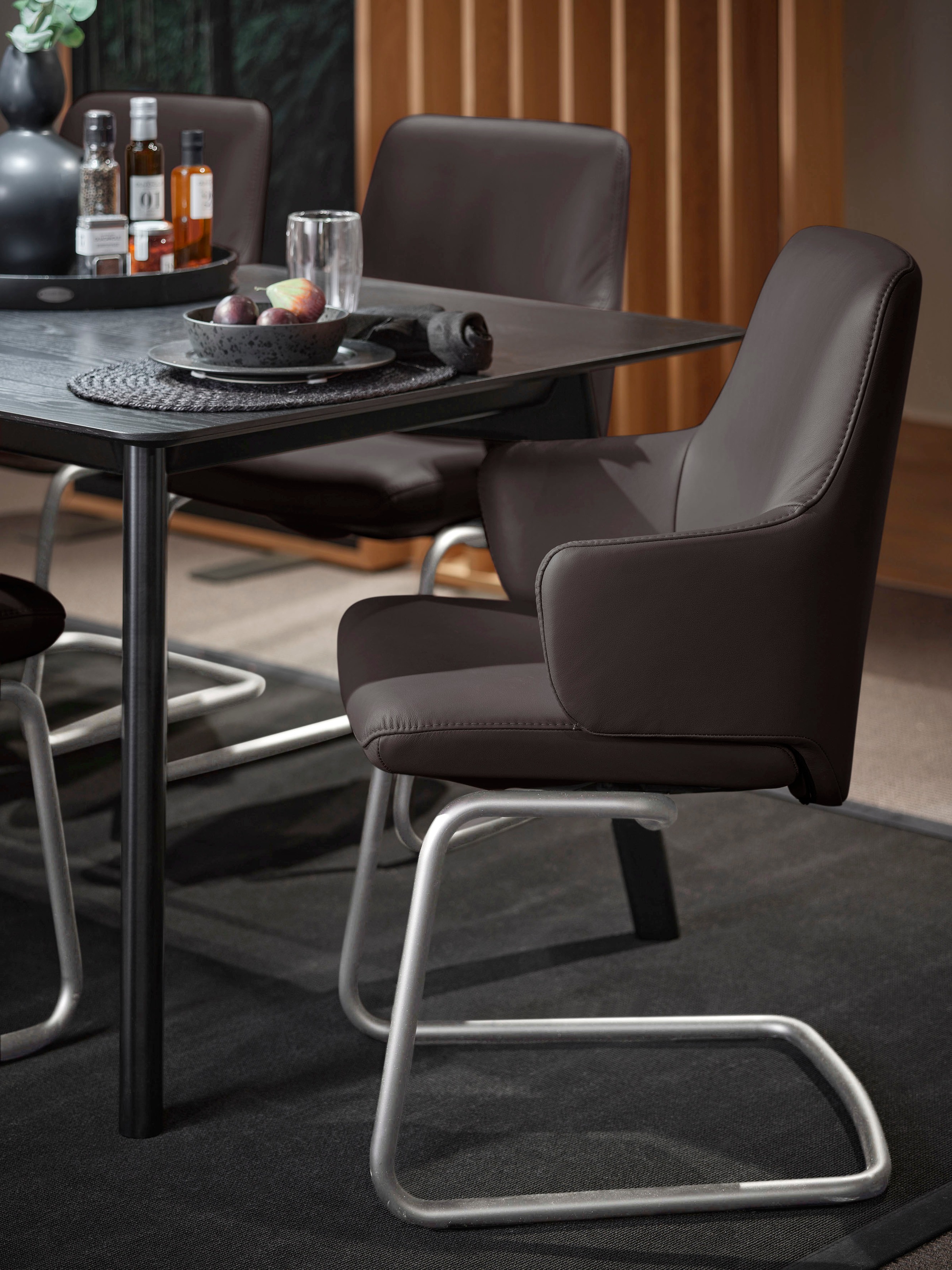 Polsterstuhl STRESSLESS "Laurel", braun (chocolate paloma, schwarz matt), B:58cm H:92cm T:60cm, Leder PALOMA: PALOMA ist ein durchgefärbtes Semianilin-Möbelleder mit natürlicher Narbung., Stühle, Polsterstuhl, Low Back mit Armlehne, Größe L, mit Beinen au