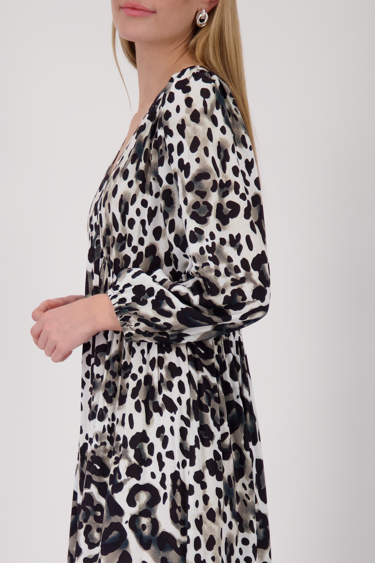 Monari Maxikleid »Kleid Leodruck allover« Ohne Tasche Regular fit mit Leomuster